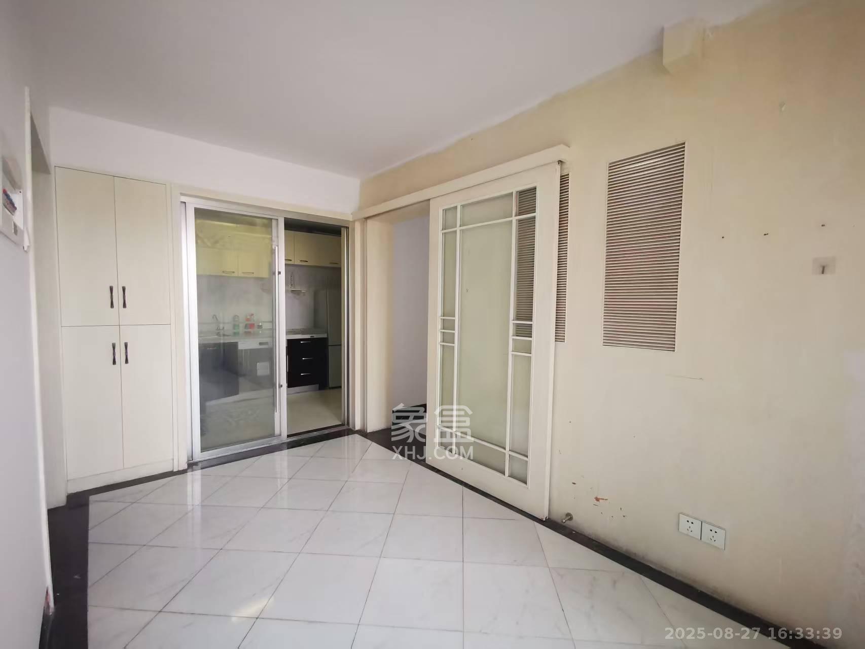 融圣国际  3室1厅2卫    3400.0元/月 融圣国际  3室1厅2卫    3400.0元/月室内图