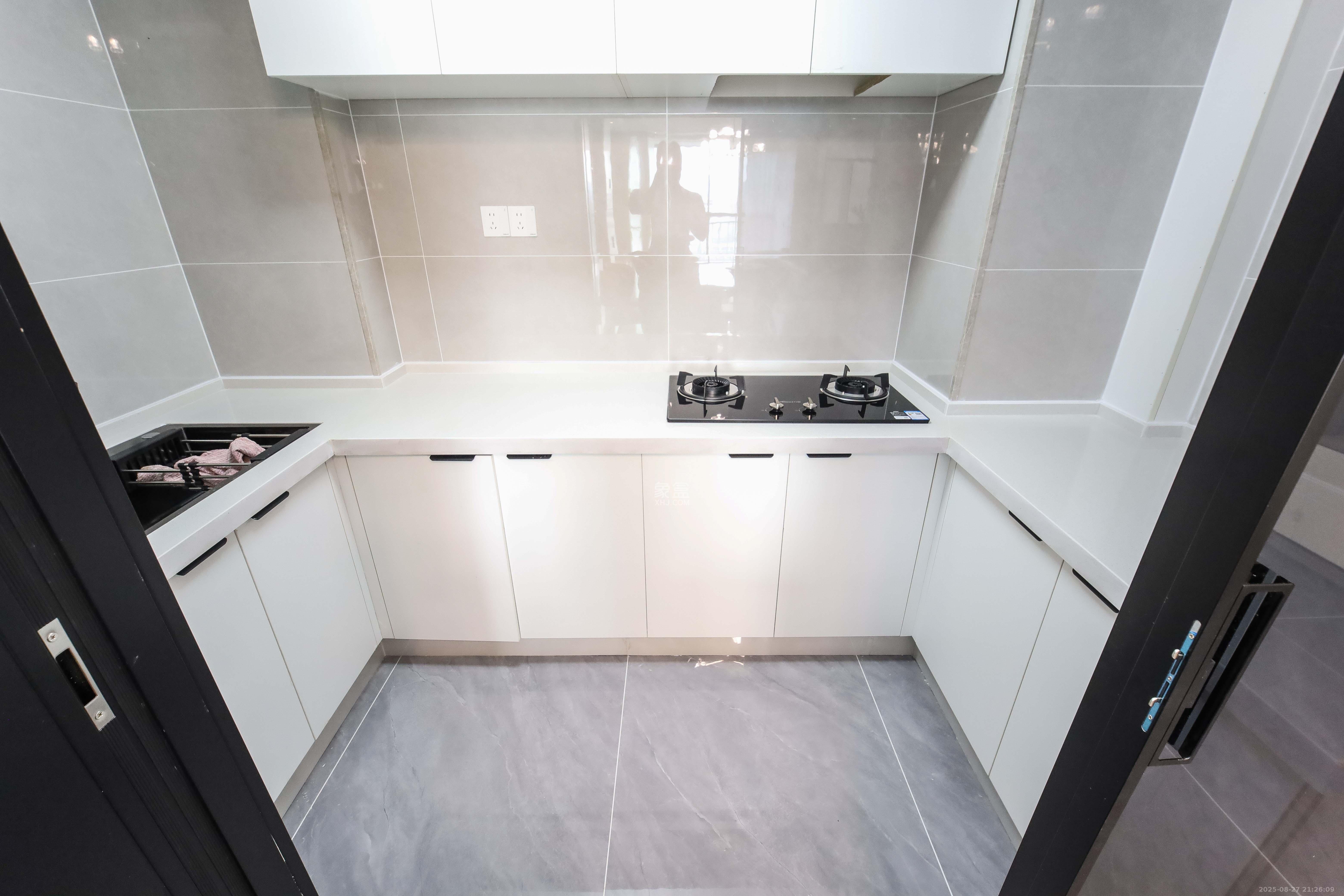 先锋东外滩  3室2厅2卫    99.0万 先锋东外滩  3室2厅2卫    99.0万厨房