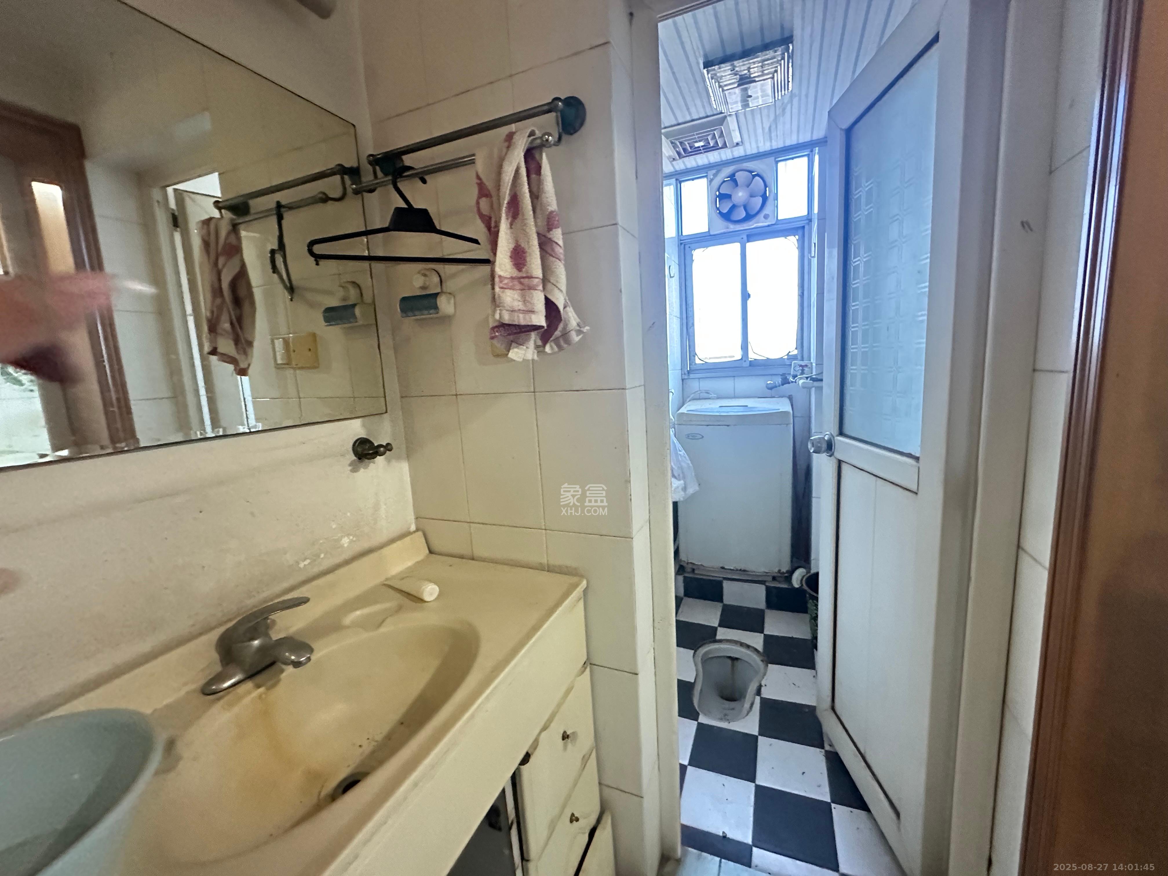 阿弥岭一二片  3室2厅1卫    1300.0元/月 阿弥岭一二片  3室2厅1卫    1300.0元/月室内图