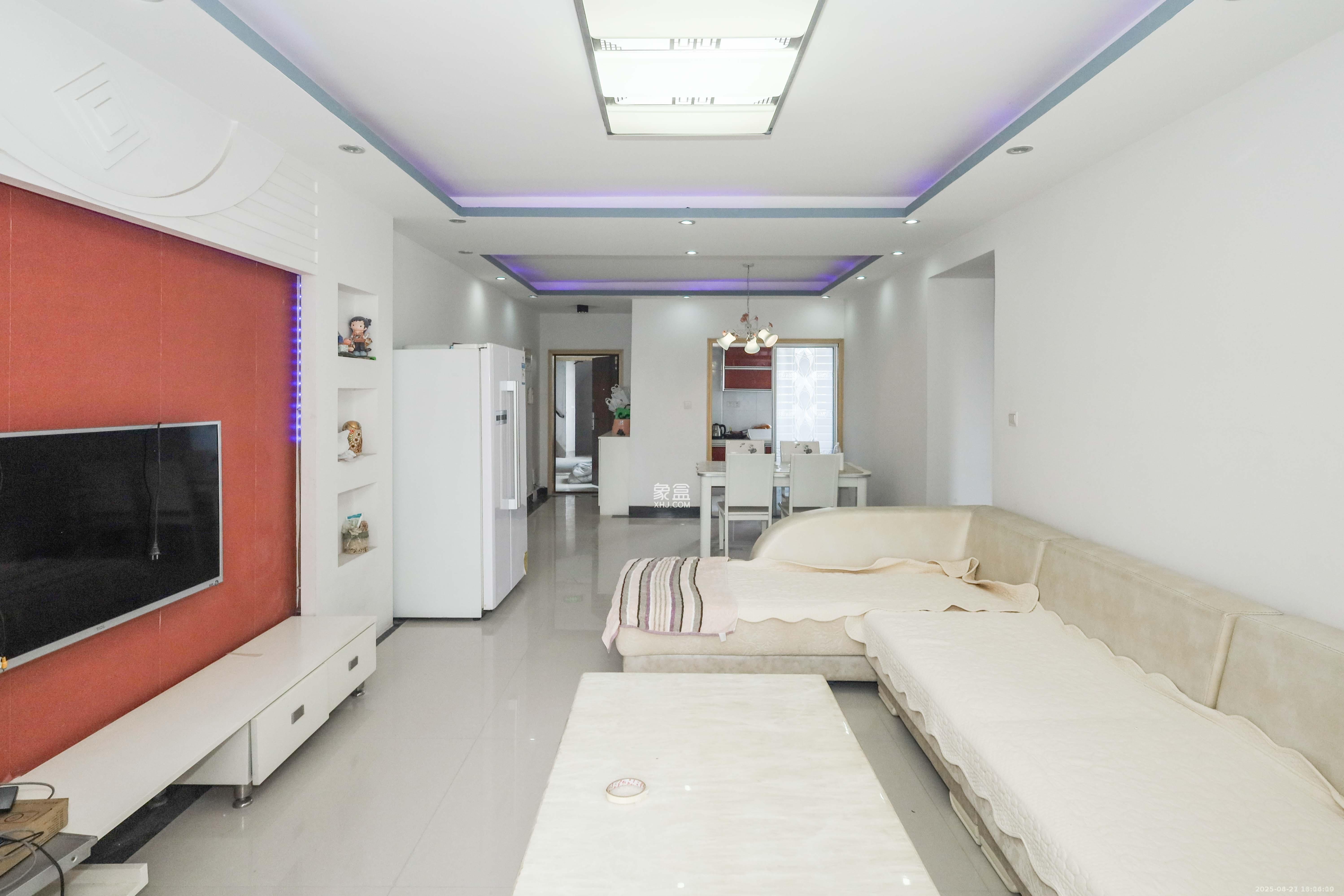 保利麓谷林语E区  1室2厅2卫    2500.0元/月室内图