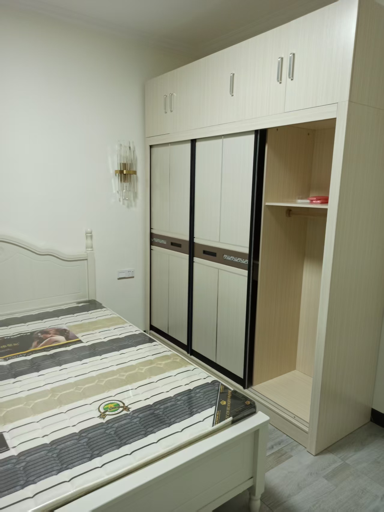 双江安置小区  3室2厅2卫   1680.00元/月室内图