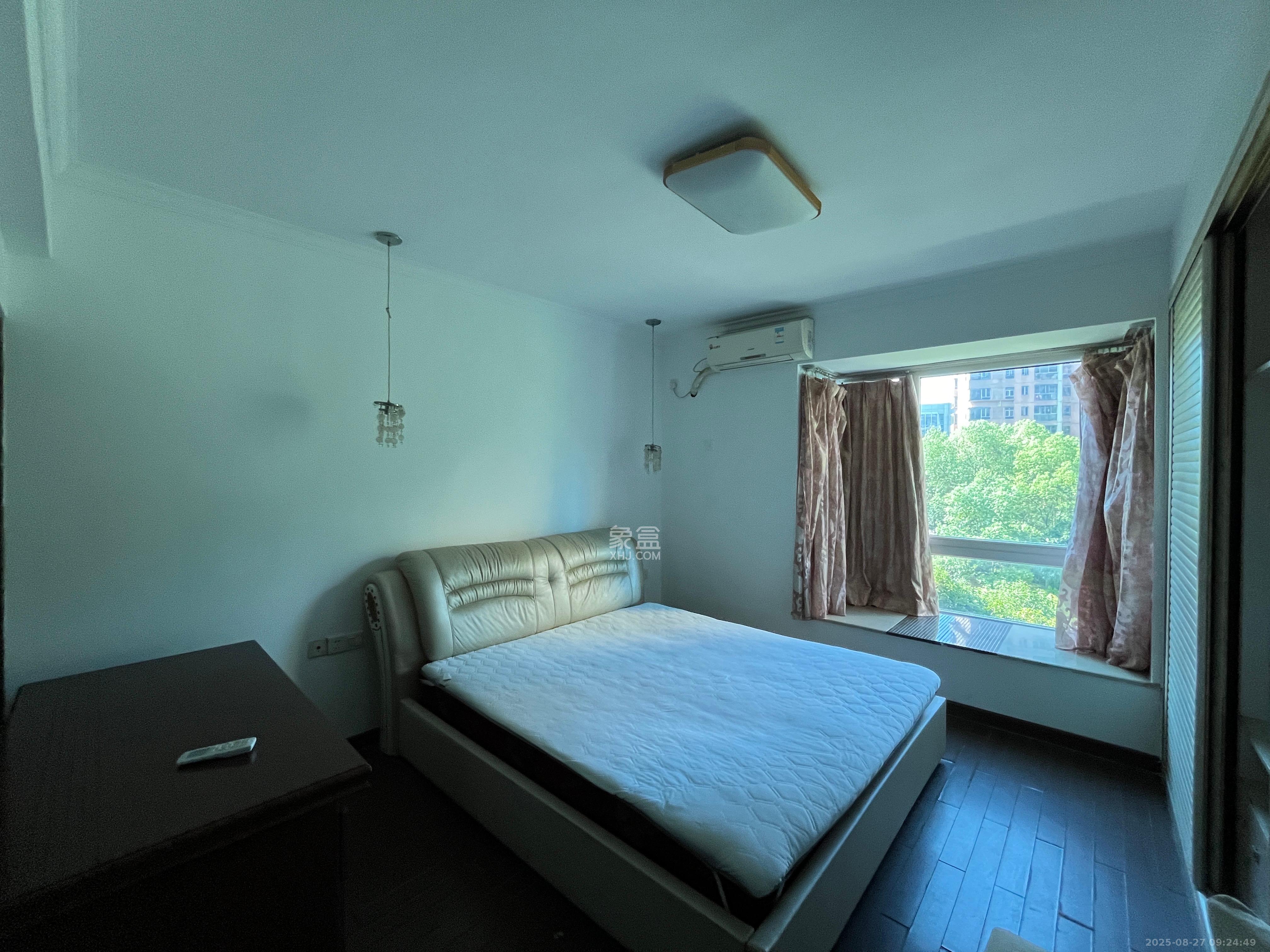 珠江花城一期桂苑  3室2厅1卫    2400.0元/月 珠江花城一期桂苑  3室2厅1卫    2400.0元/月室内图