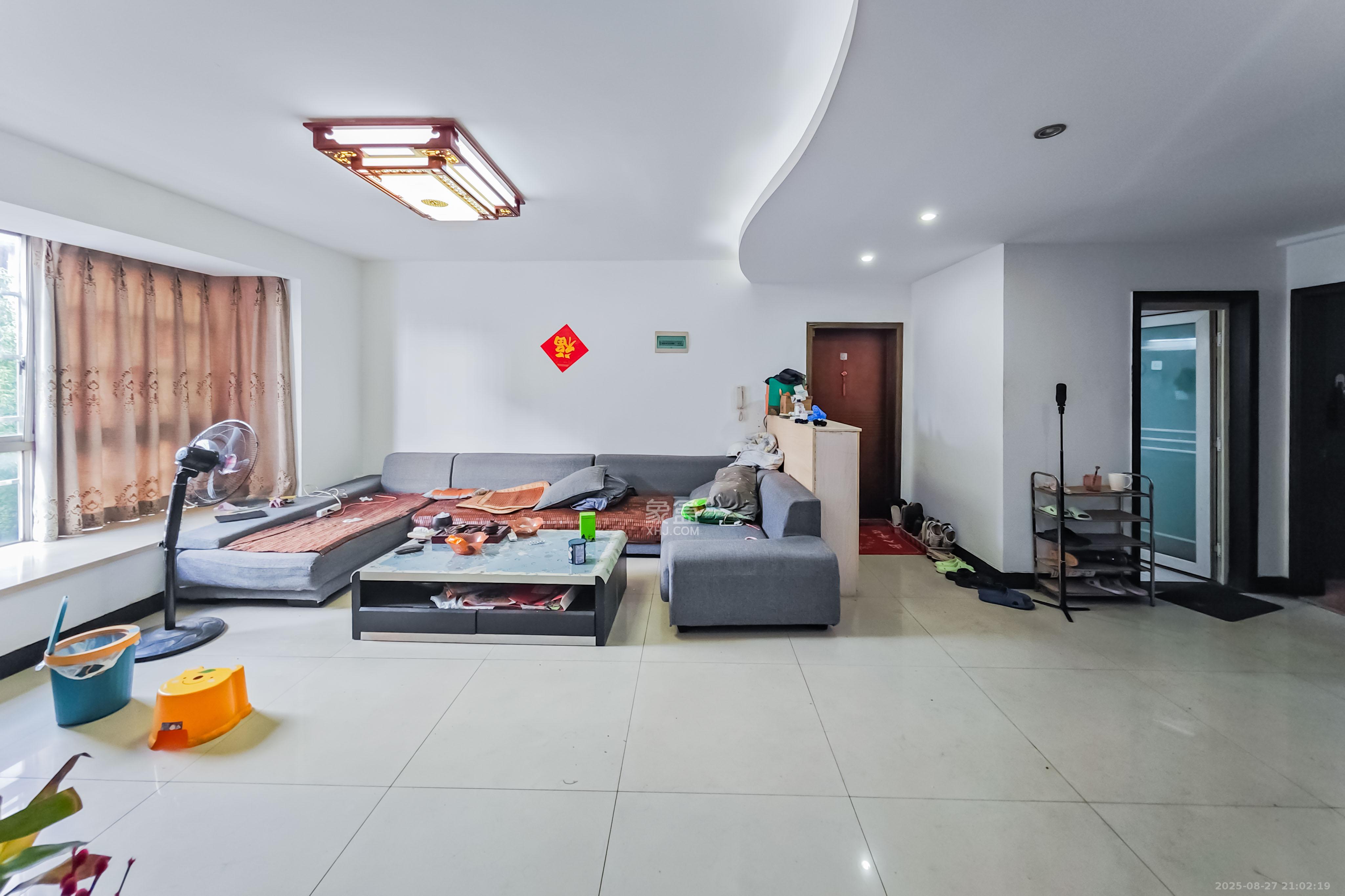 新星小区  5室2厅2卫    65.0万 新星小区  5室2厅2卫    65.0万客厅