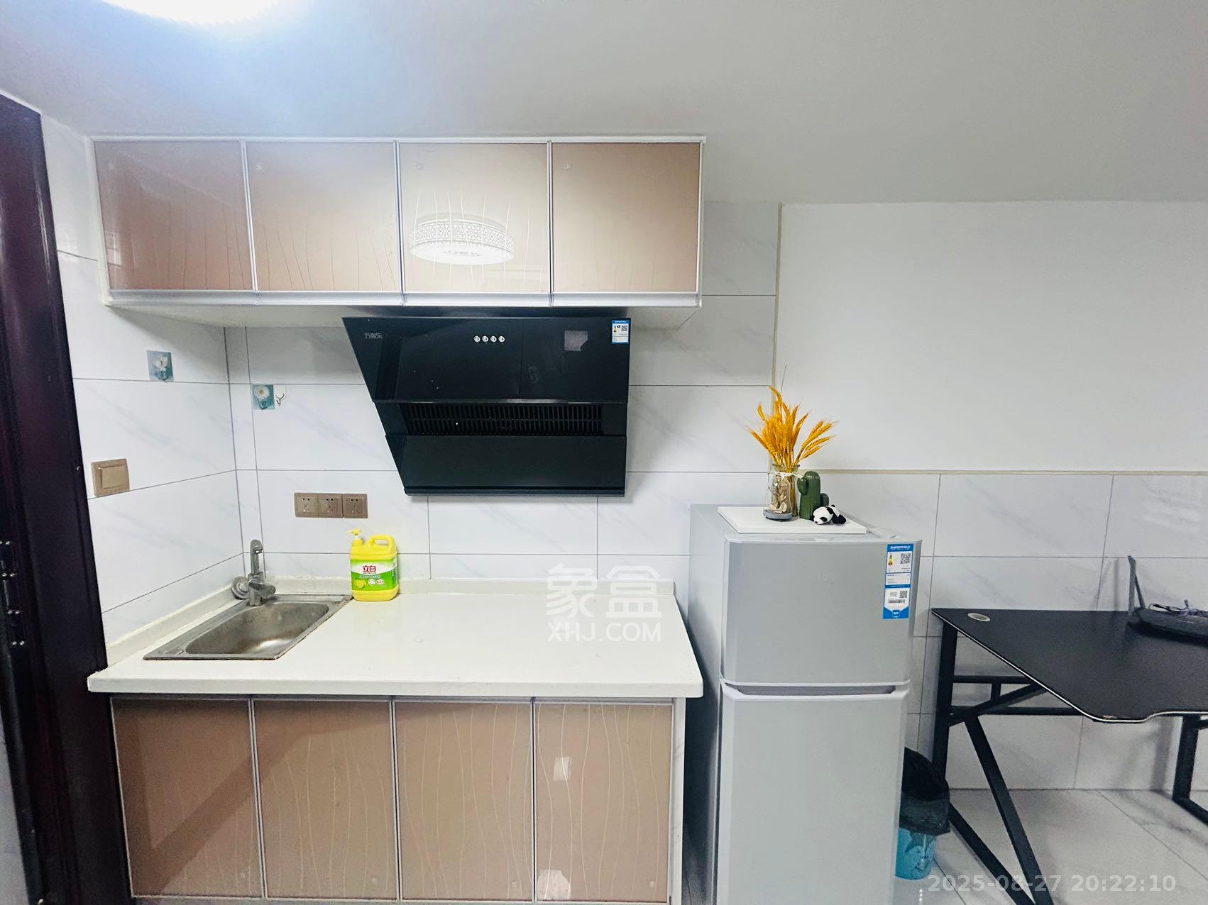 龙湖湘江星座（祺鑫星座公寓）  1室1厅1卫    1300.0元/月室内图