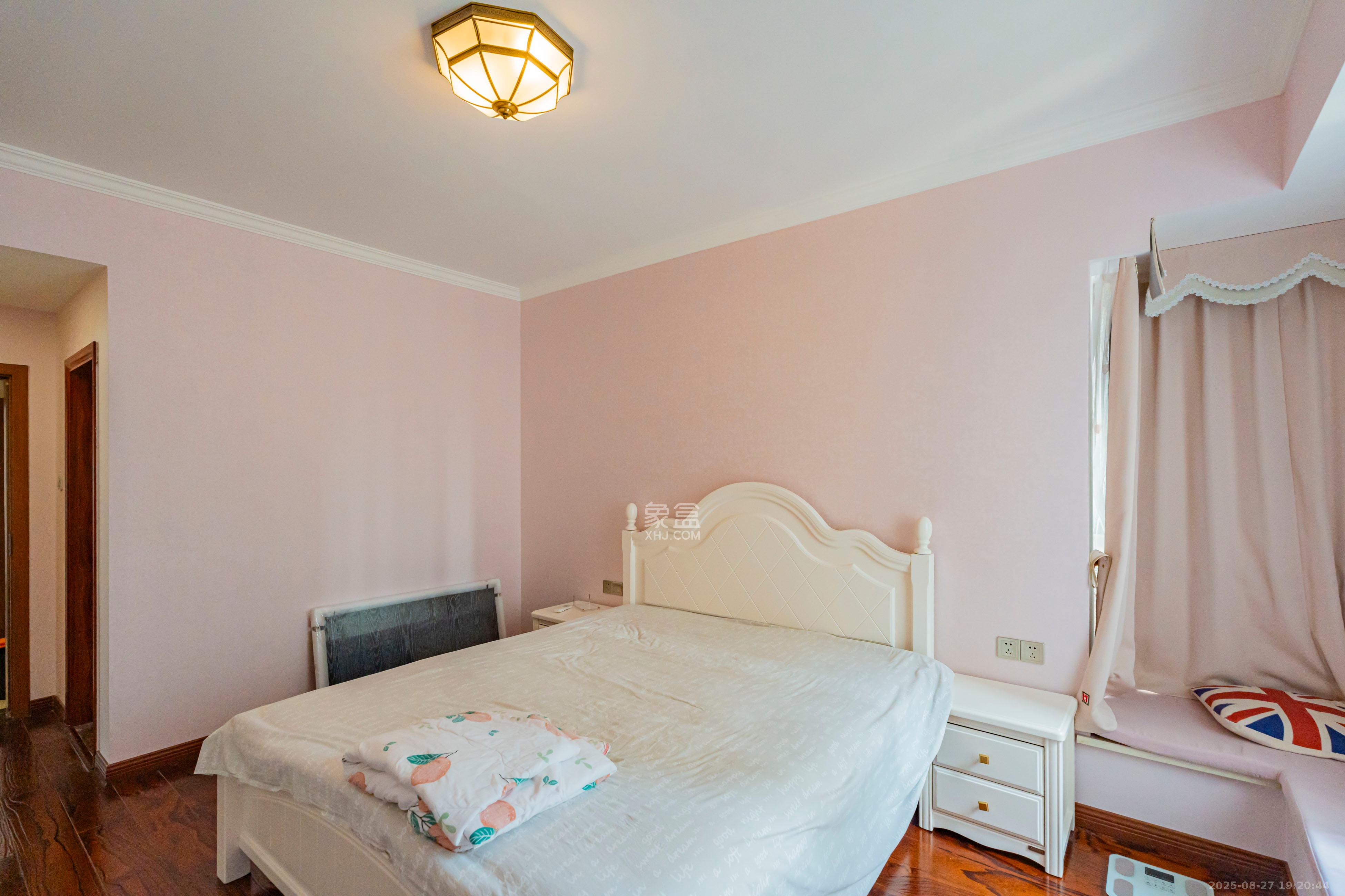 藏珑湖上国际花园  3室2厅1卫    155.0万 藏珑湖上国际花园  3室2厅1卫    155.0万卧室