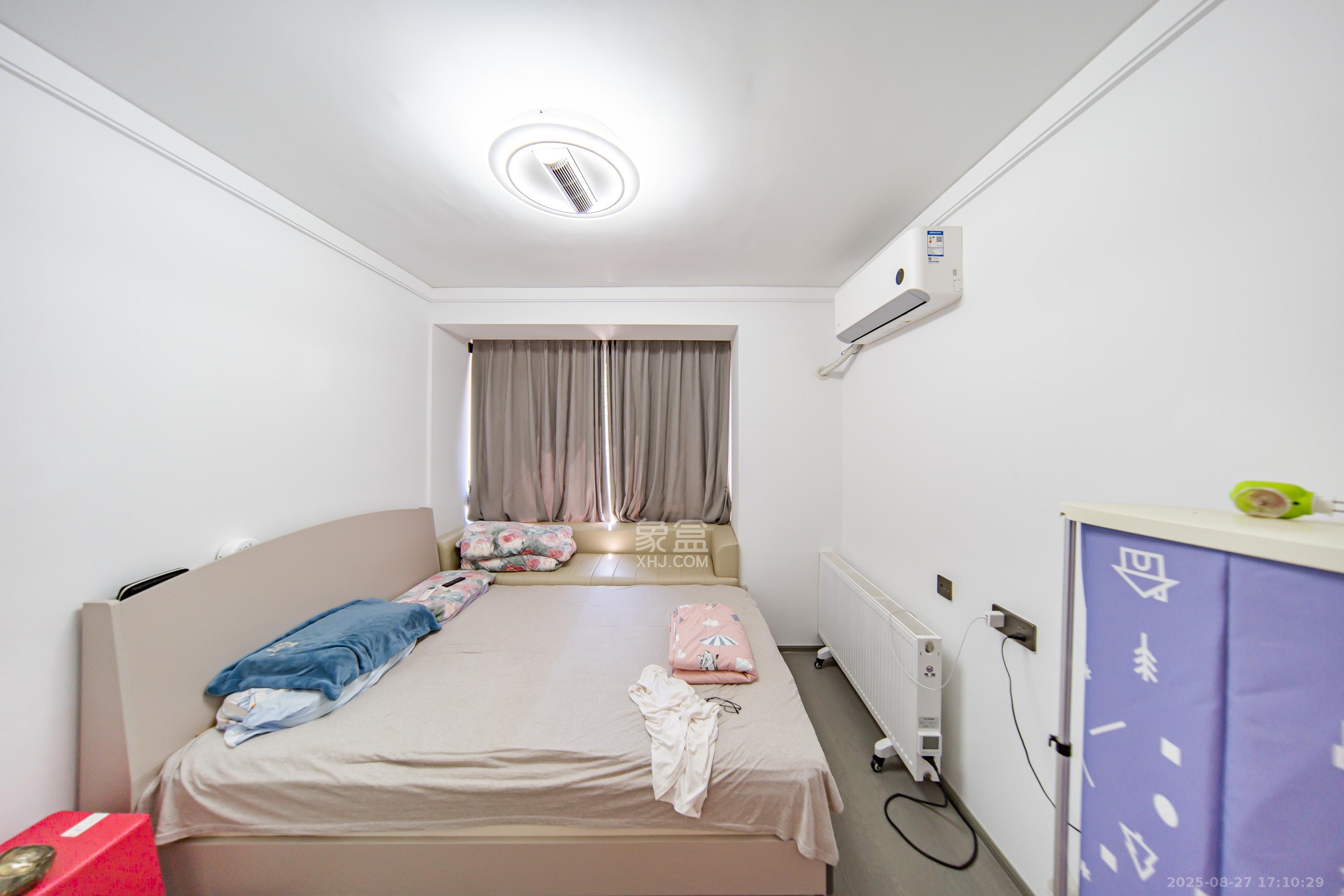 华润置地润樾府 4室2厅2卫 200.0万 华润置地润樾府 4室2厅2卫 200.0万卧室