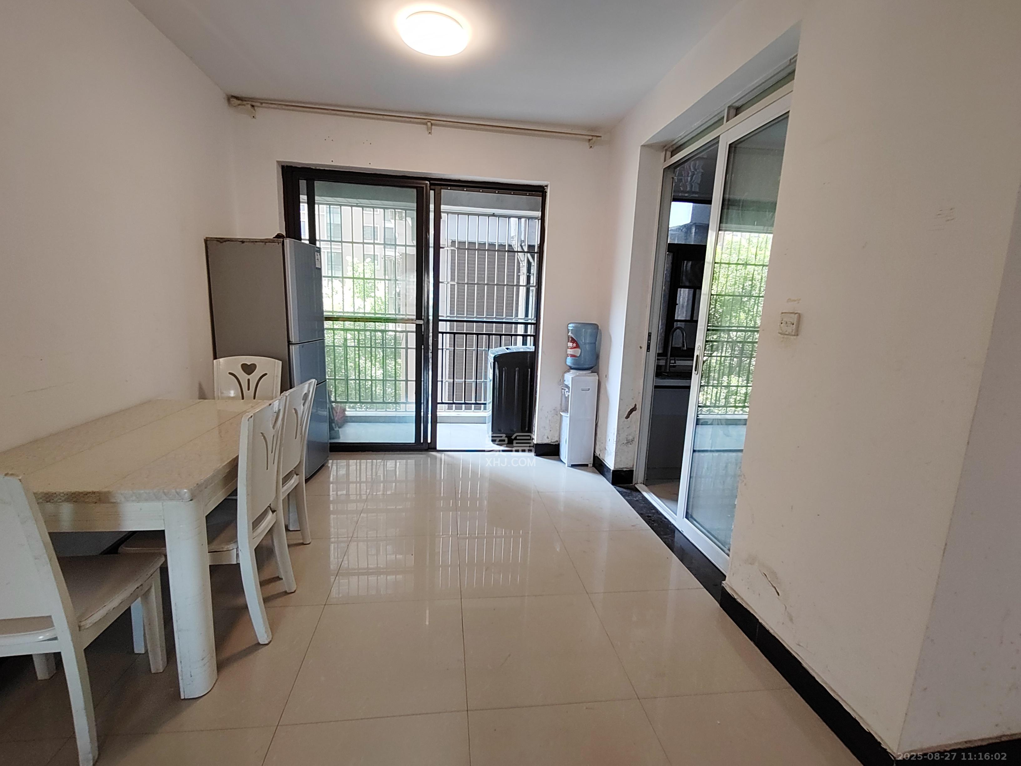 水岸世景  5室2厅2卫    2100.0元/月室内图