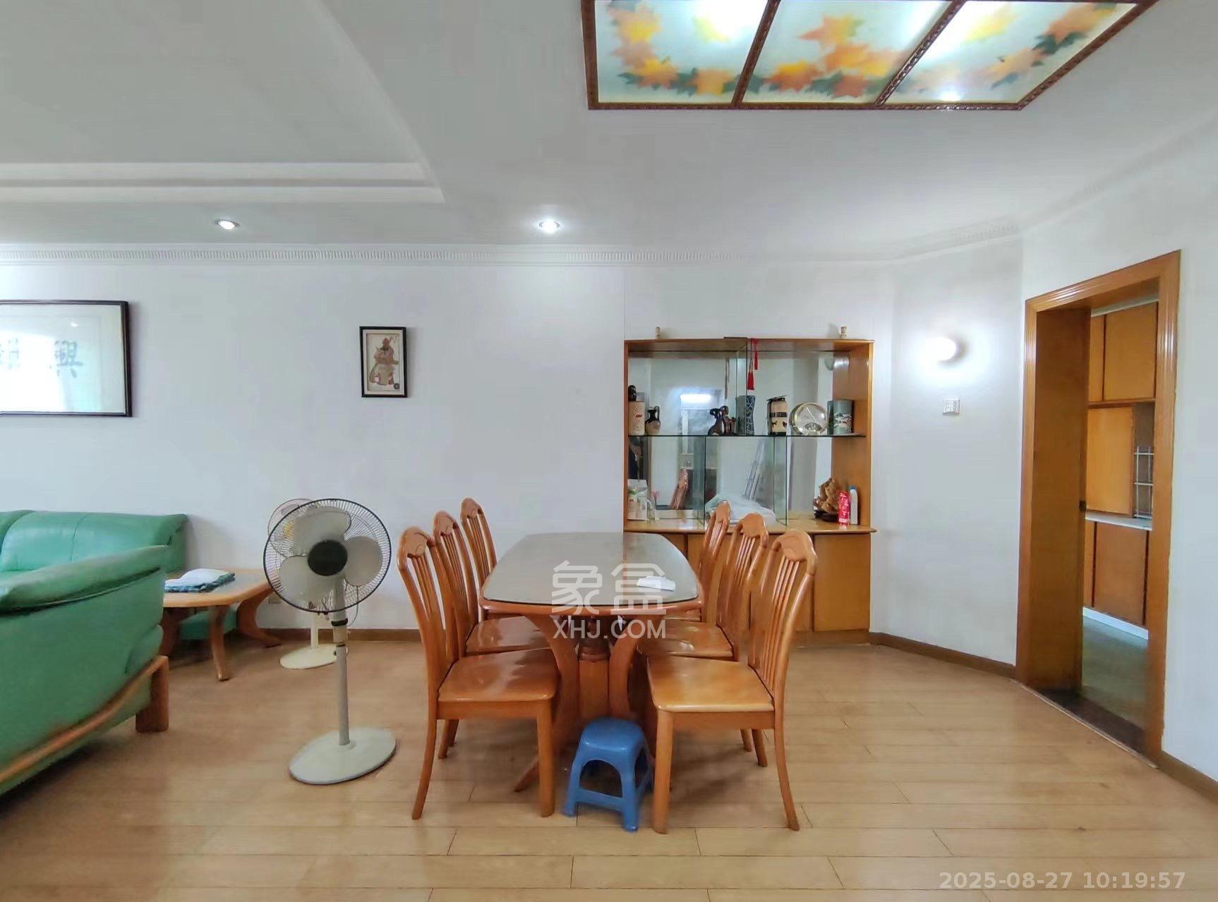 市建委宿舍  3室2厅2卫    2400.0元/月 市建委宿舍  3室2厅2卫    2400.0元/月室内图