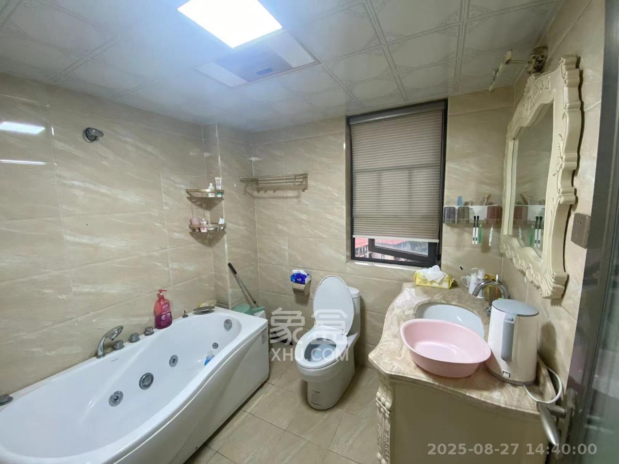 中建芙蓉嘉苑  4室2厅2卫   3500.00元/月