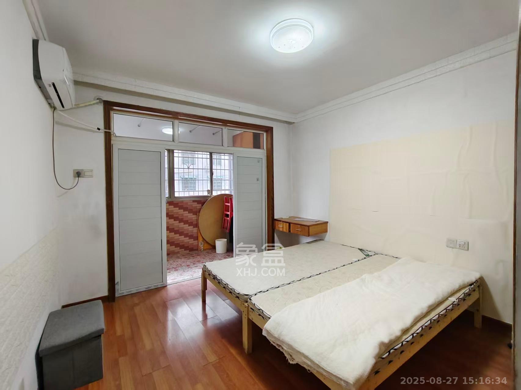 新桥小区  3室2厅2卫    2200.0元/月室内图