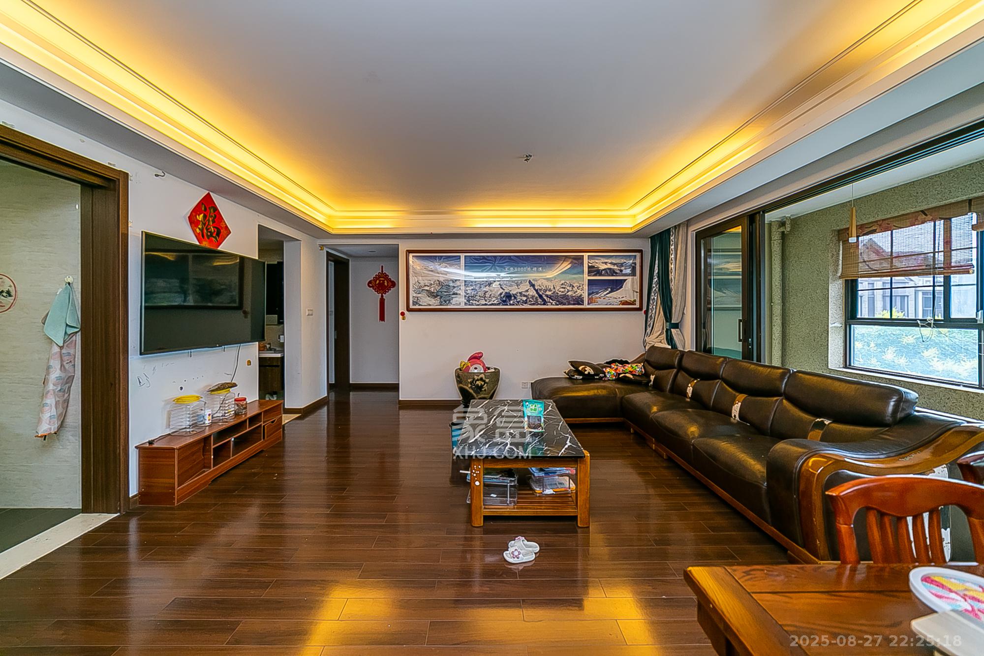 万科紫台  3室2厅2卫    238.0万 万科紫台  3室2厅2卫    238.0万客厅