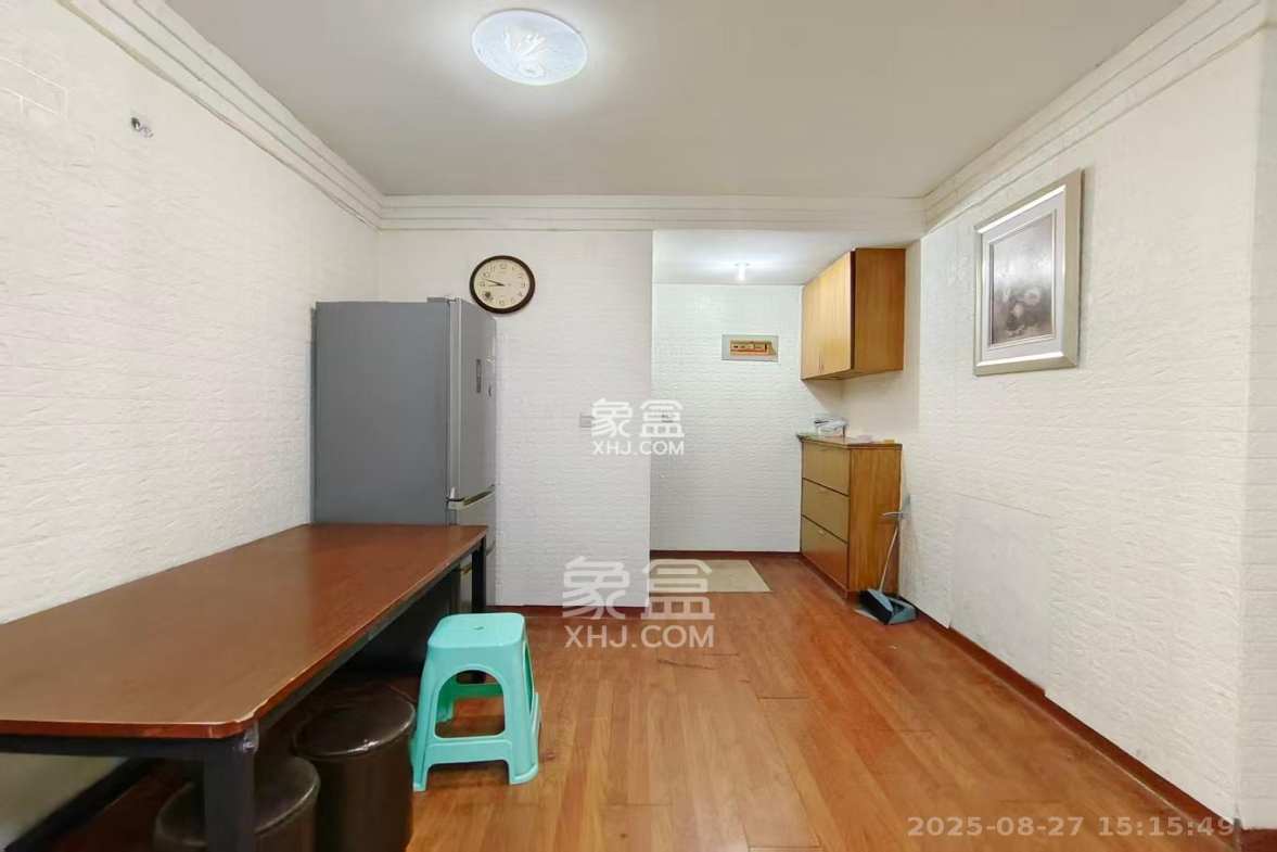 新桥小区 3室2厅2卫 2200.0元/月 新桥小区 3室2厅2卫 2200.0元/月室内图