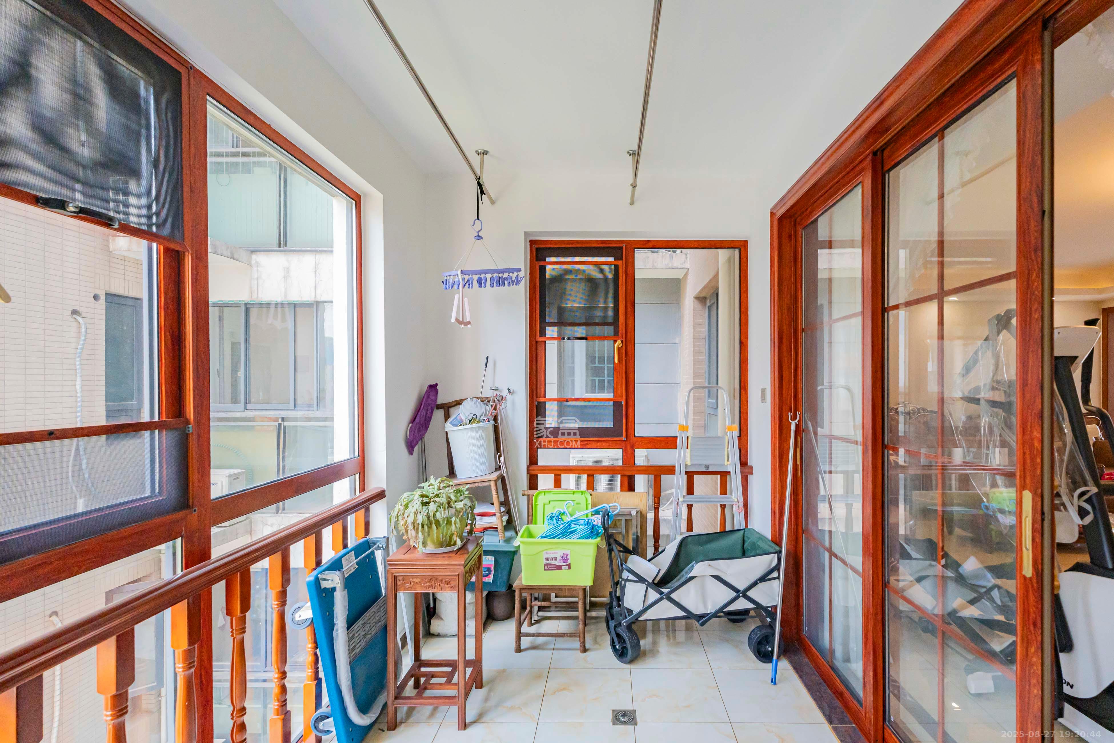 藏珑湖上国际花园  3室2厅1卫    155.0万 藏珑湖上国际花园  3室2厅1卫    155.0万阳台