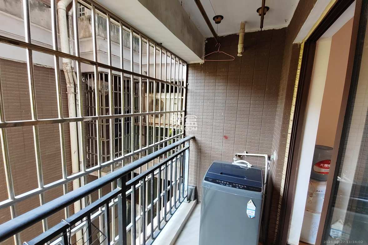 水岸世景 5室2厅2卫 2100.0元/月 水岸世景 5室2厅2卫 2100.0元/月室内图