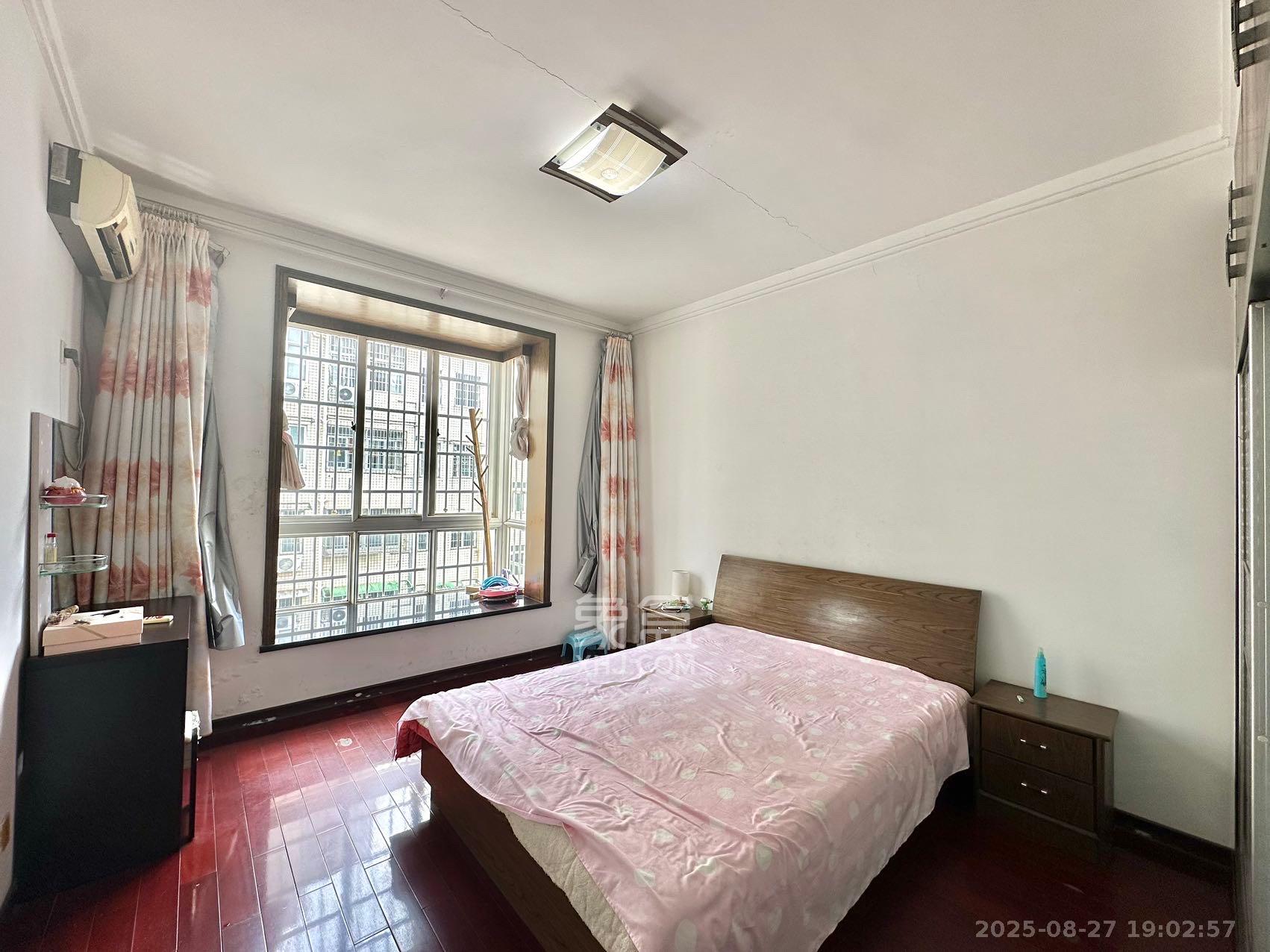 红星农博住宅小区(佳英农博小区)  3室1厅1卫    1660.0元/月 红星农博住宅小区(佳英农博小区)  3室1厅1卫    1660.0元/月室内图