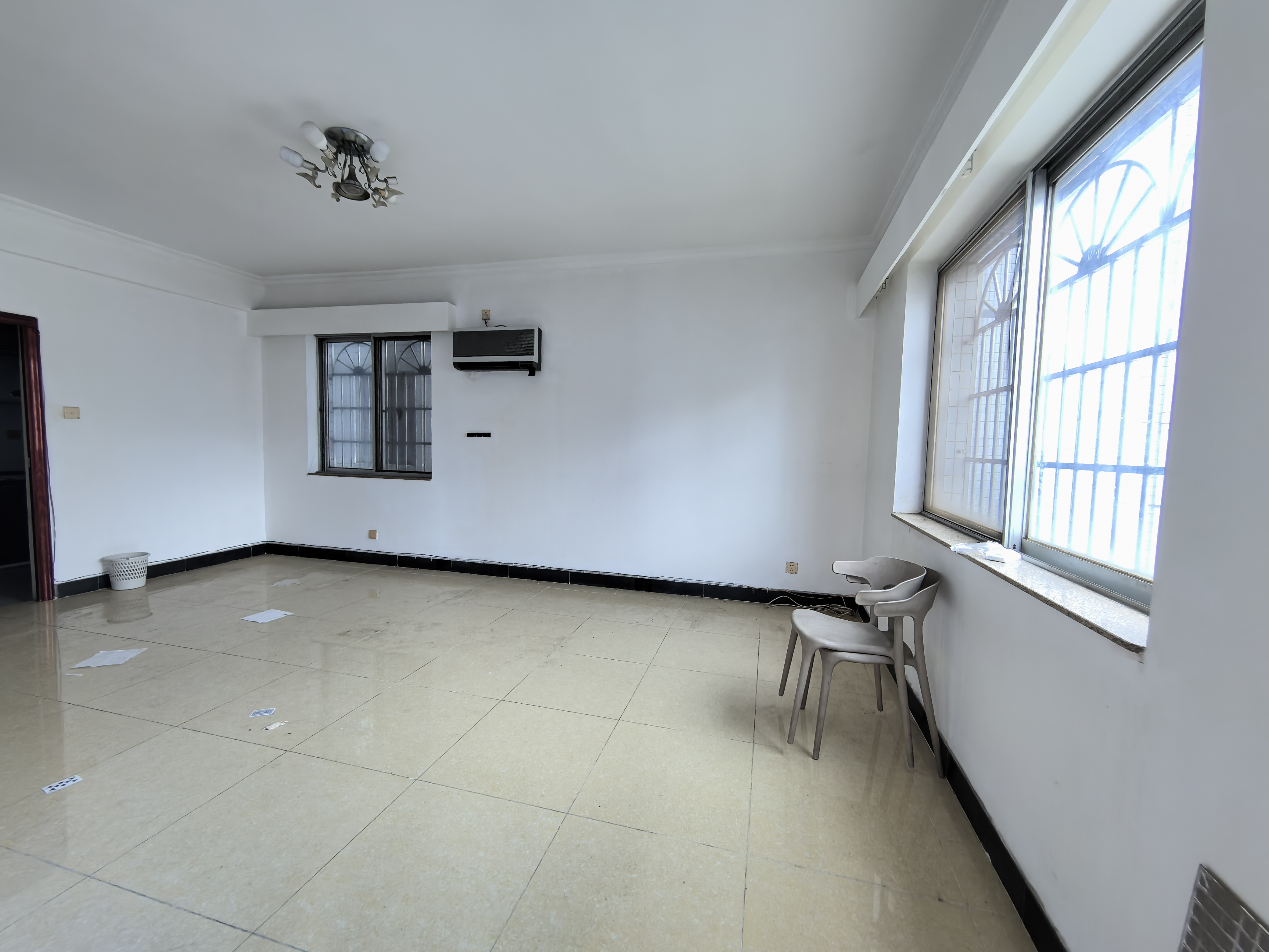 百金城小区  1室2厅1卫    1800.0元/月室内图