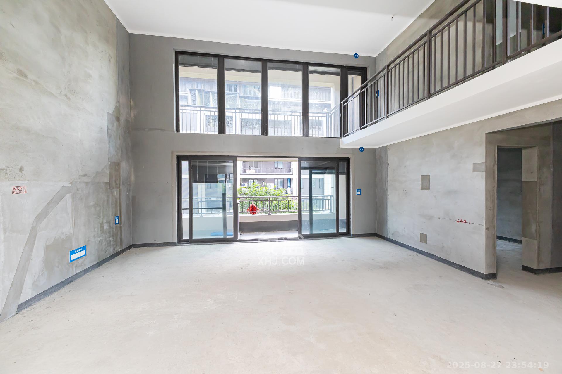 时代建发和著  4室2厅2卫    350.0万 时代建发和著  4室2厅2卫    350.0万客厅