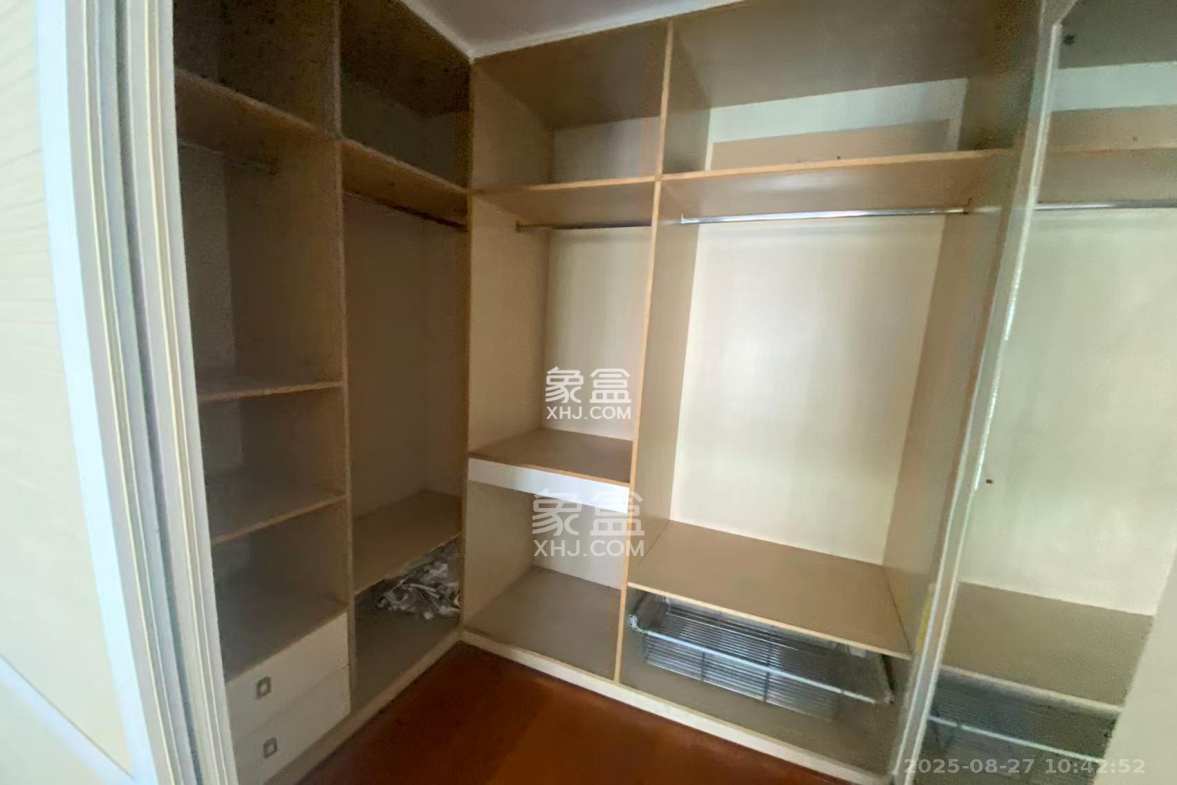 金铎嘉苑 3室2厅2卫 2800.0元/月 金铎嘉苑 3室2厅2卫 2800.0元/月室内图