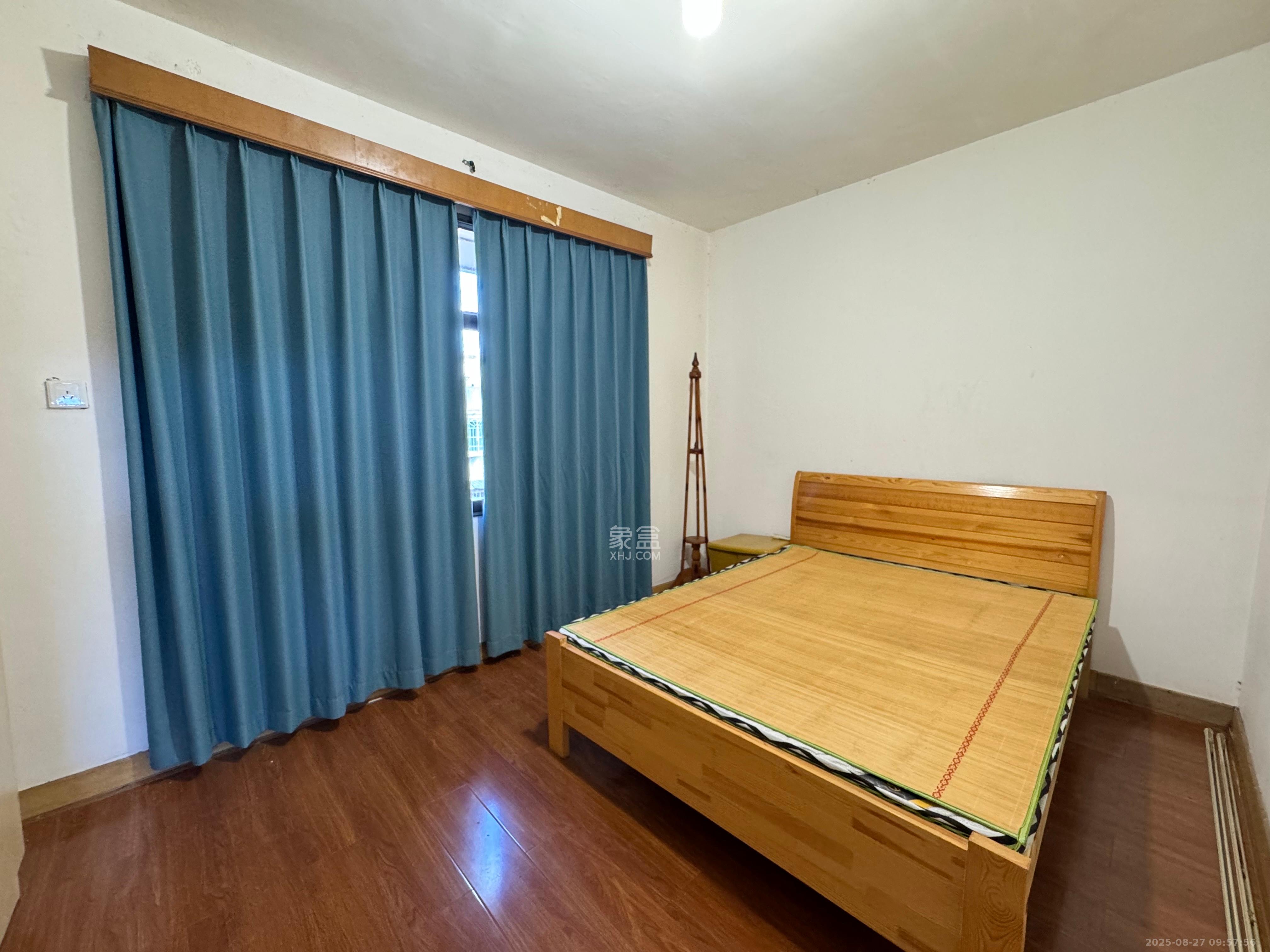 湖南师大张公岭校区宿舍 3室1厅1卫 1000.0元/月 湖南师大张公岭校区宿舍 3室1厅1卫 1000.0元/月室内图