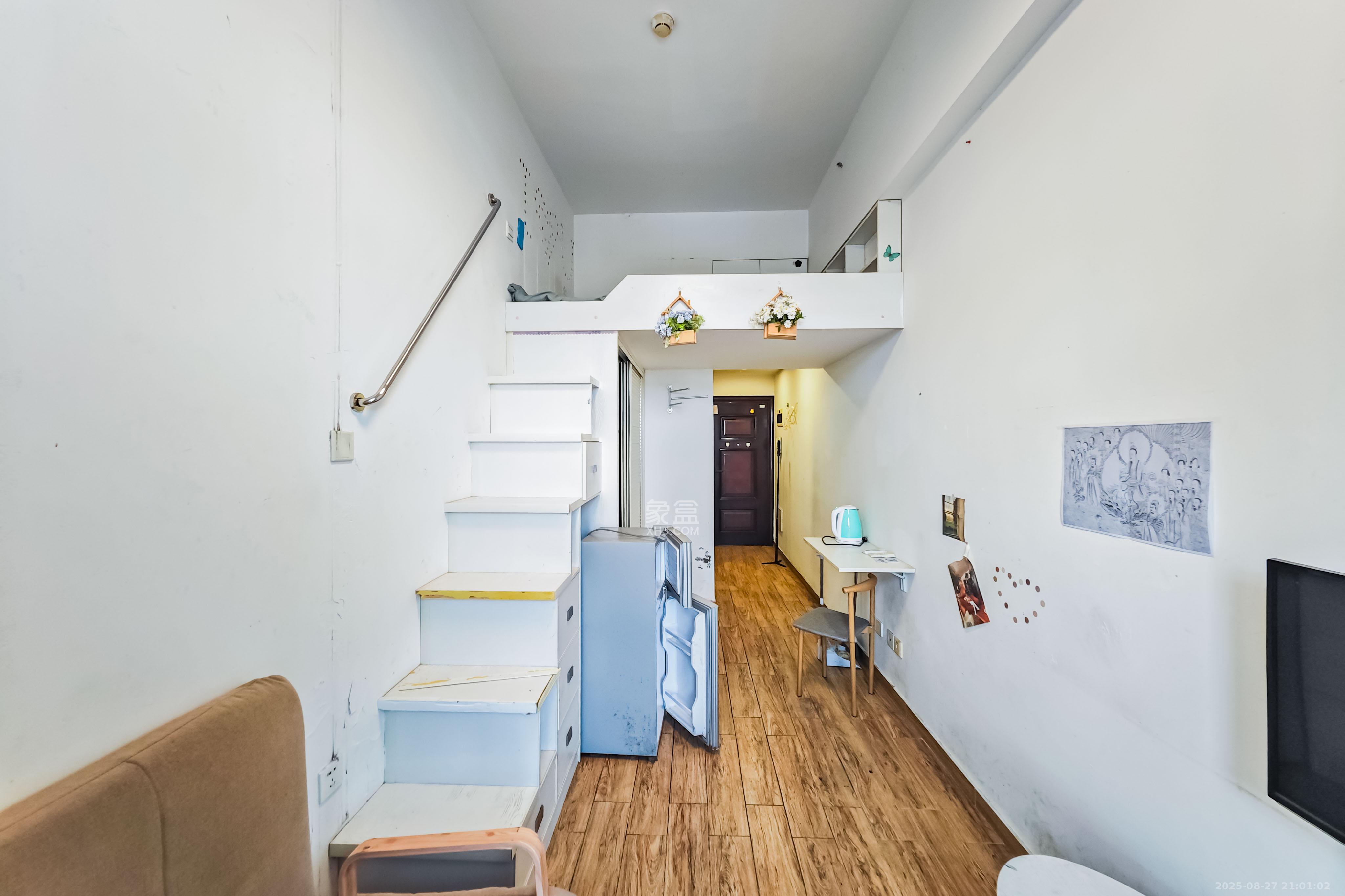 叠彩兰亭 1室1厅1卫 20.0万 叠彩兰亭 1室1厅1卫 20.0万客厅