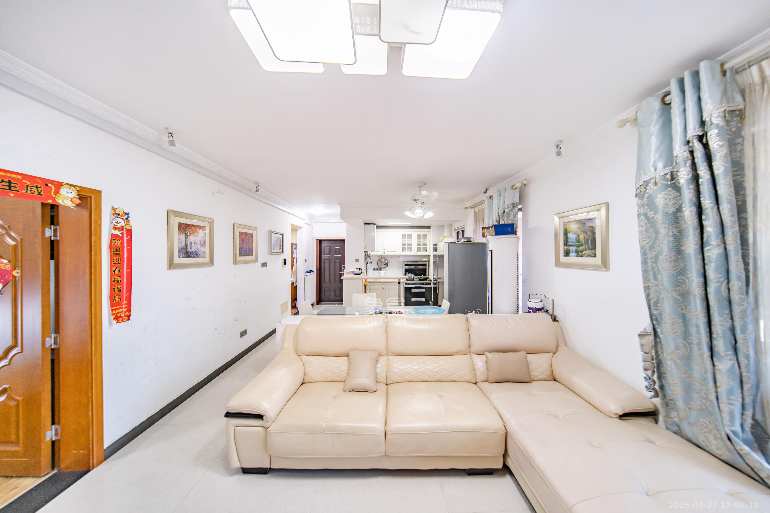 合能洋湖公馆  3室2厅2卫    96.0万 合能洋湖公馆  3室2厅2卫    96.0万客厅