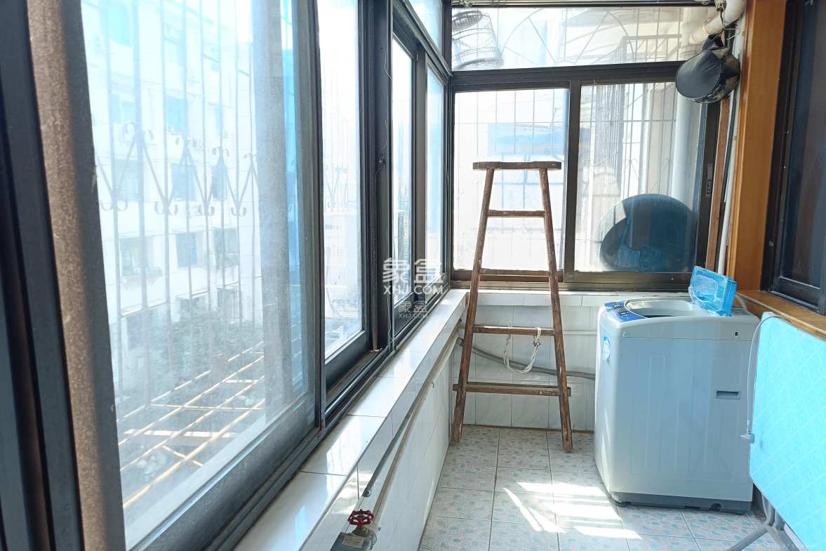 德雅路电影公司宿舍  2室2厅1卫    2000.0元/月 德雅路电影公司宿舍  2室2厅1卫    2000.0元/月室内图