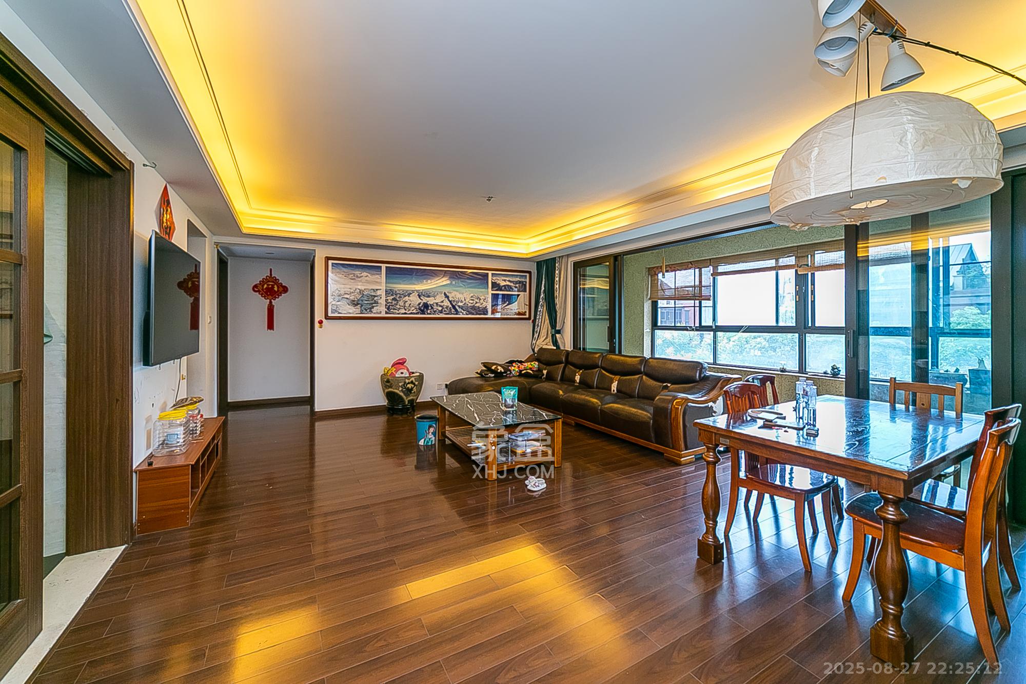 万科紫台  3室2厅2卫    238.0万 万科紫台  3室2厅2卫    238.0万客厅