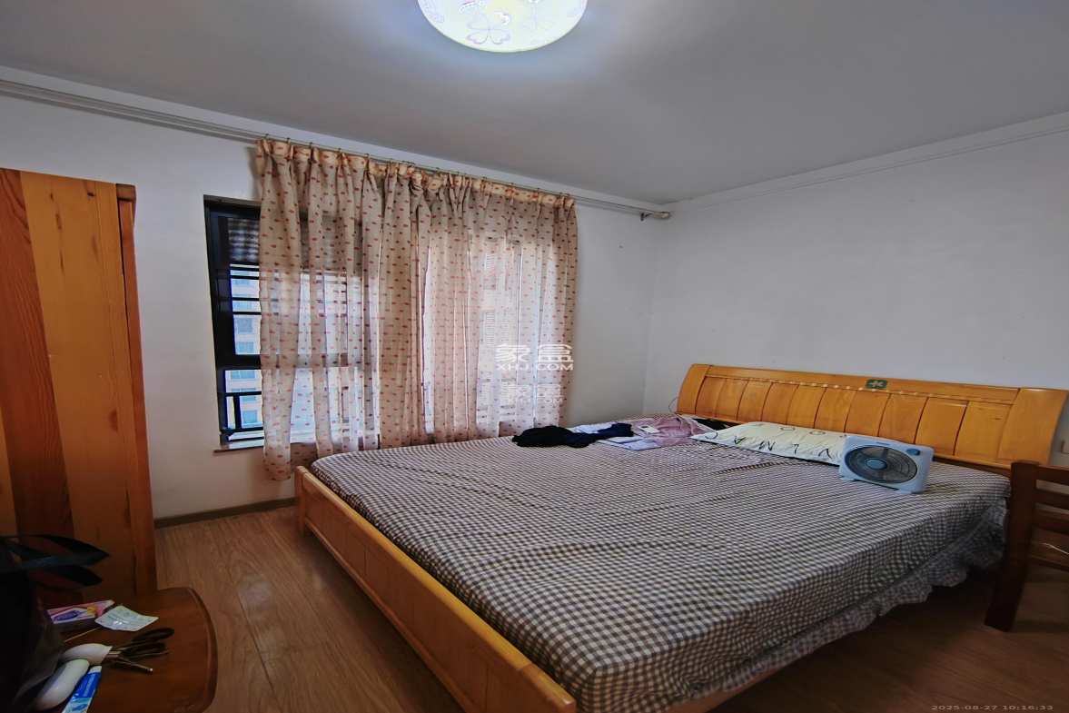 珠江郦城薰衣道  3室2厅1卫    2200.0元/月 珠江郦城薰衣道  3室2厅1卫    2200.0元/月室内图