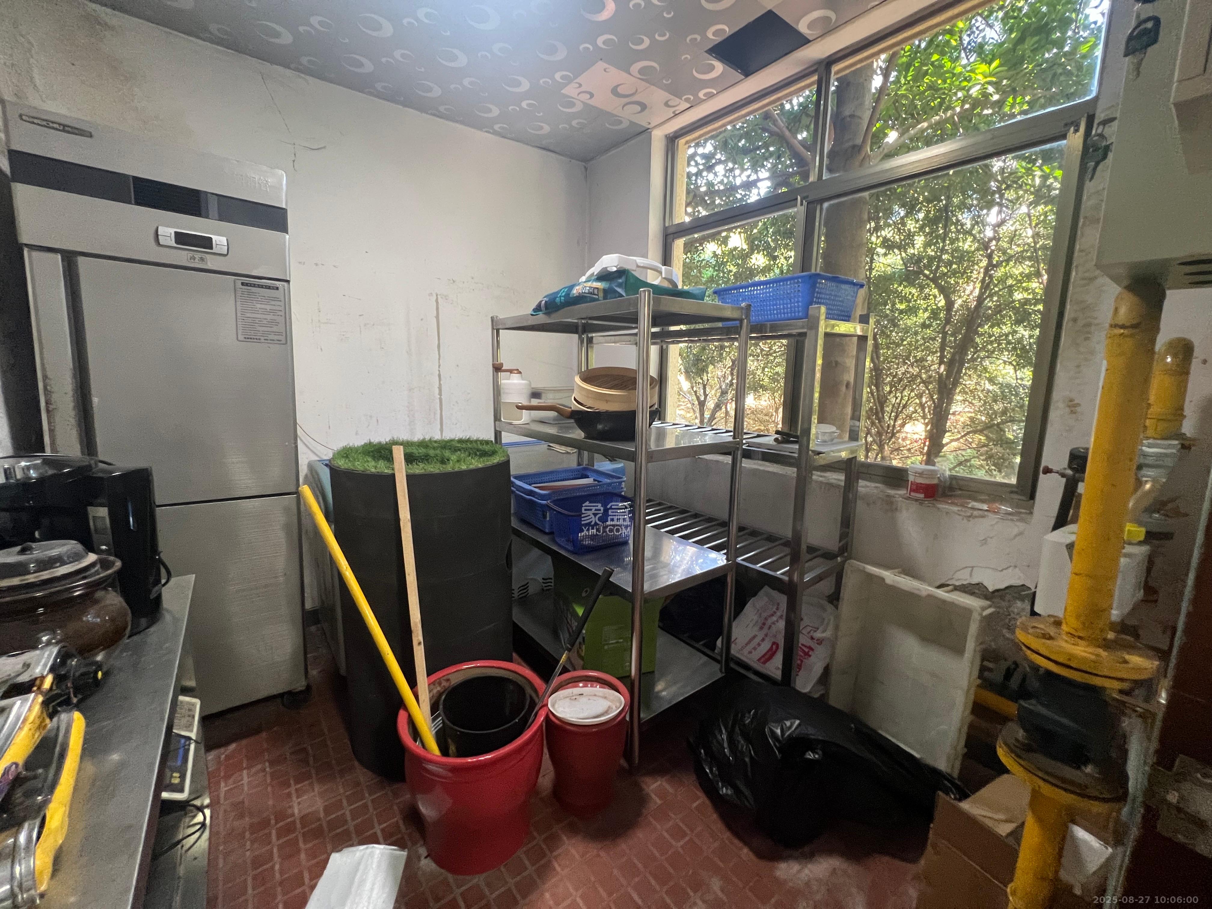 金色比华利 5室2厅2卫 9000.0元/月 金色比华利 5室2厅2卫 9000.0元/月室内图