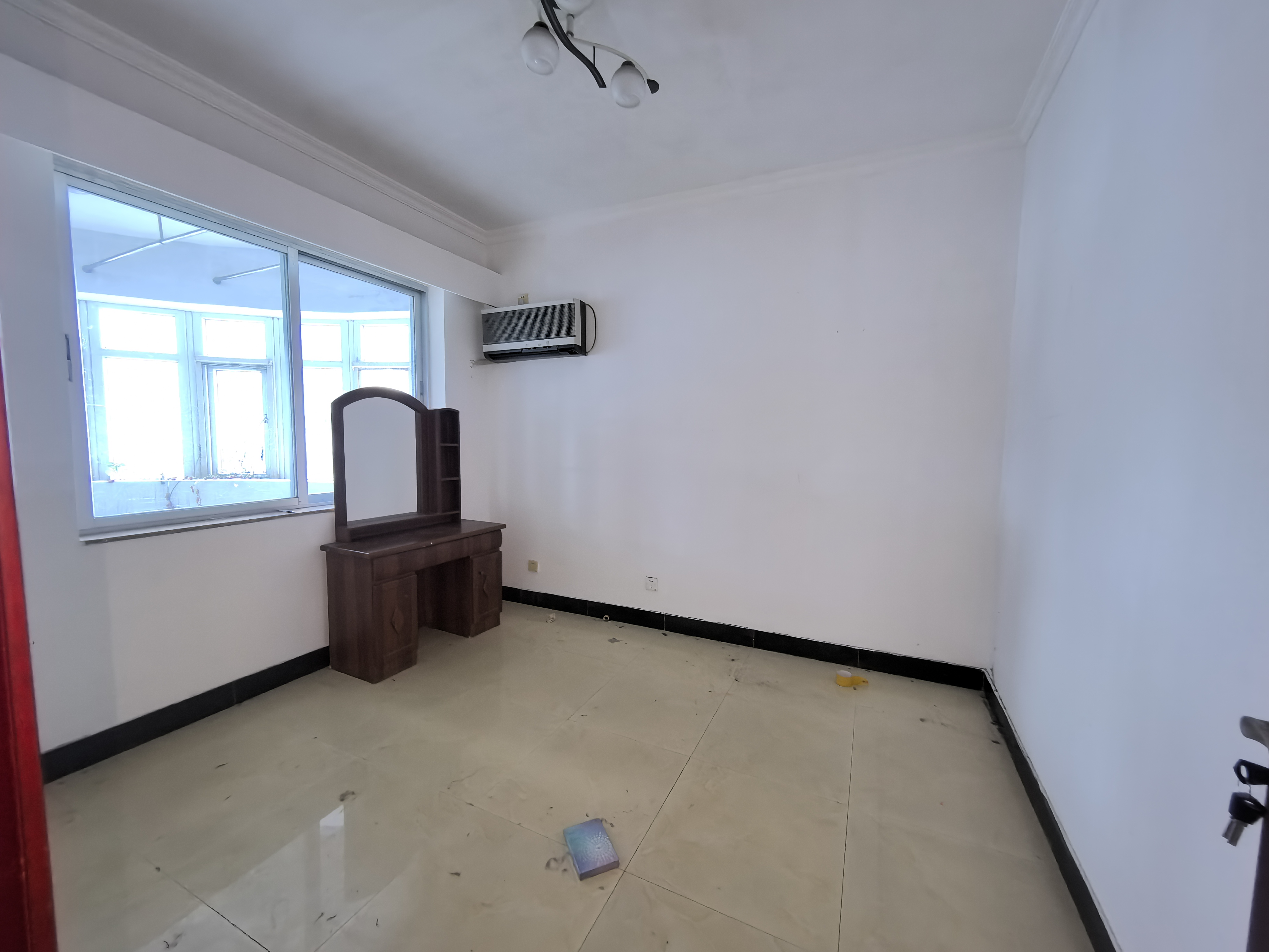 百金城小区  1室2厅1卫    1800.0元/月室内图