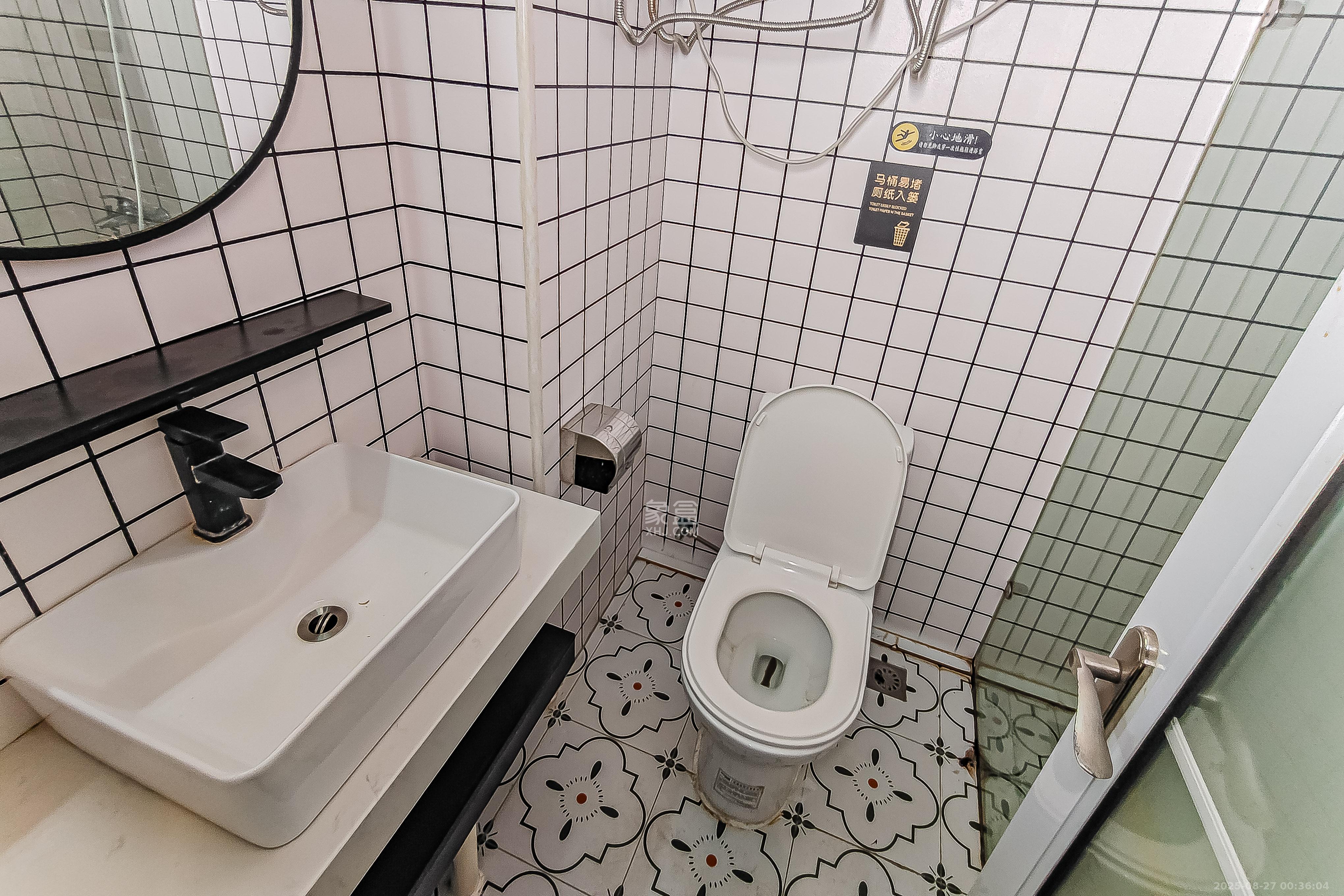 保利国际广场  1室1厅1卫    42.0万 保利国际广场  1室1厅1卫    42.0万卫生间