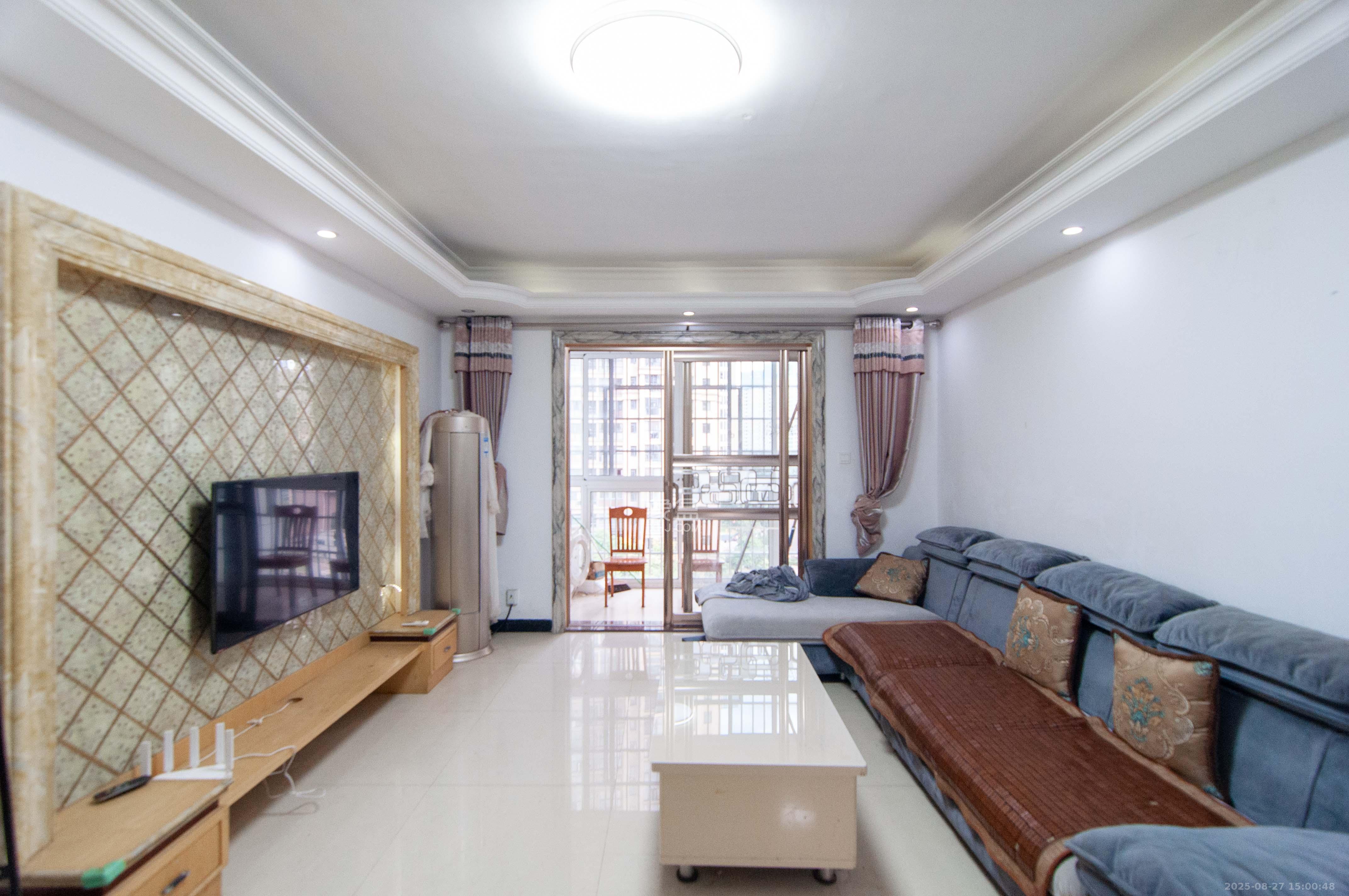 中房F联邦  3室2厅2卫    90.0万 中房F联邦  3室2厅2卫    90.0万客厅