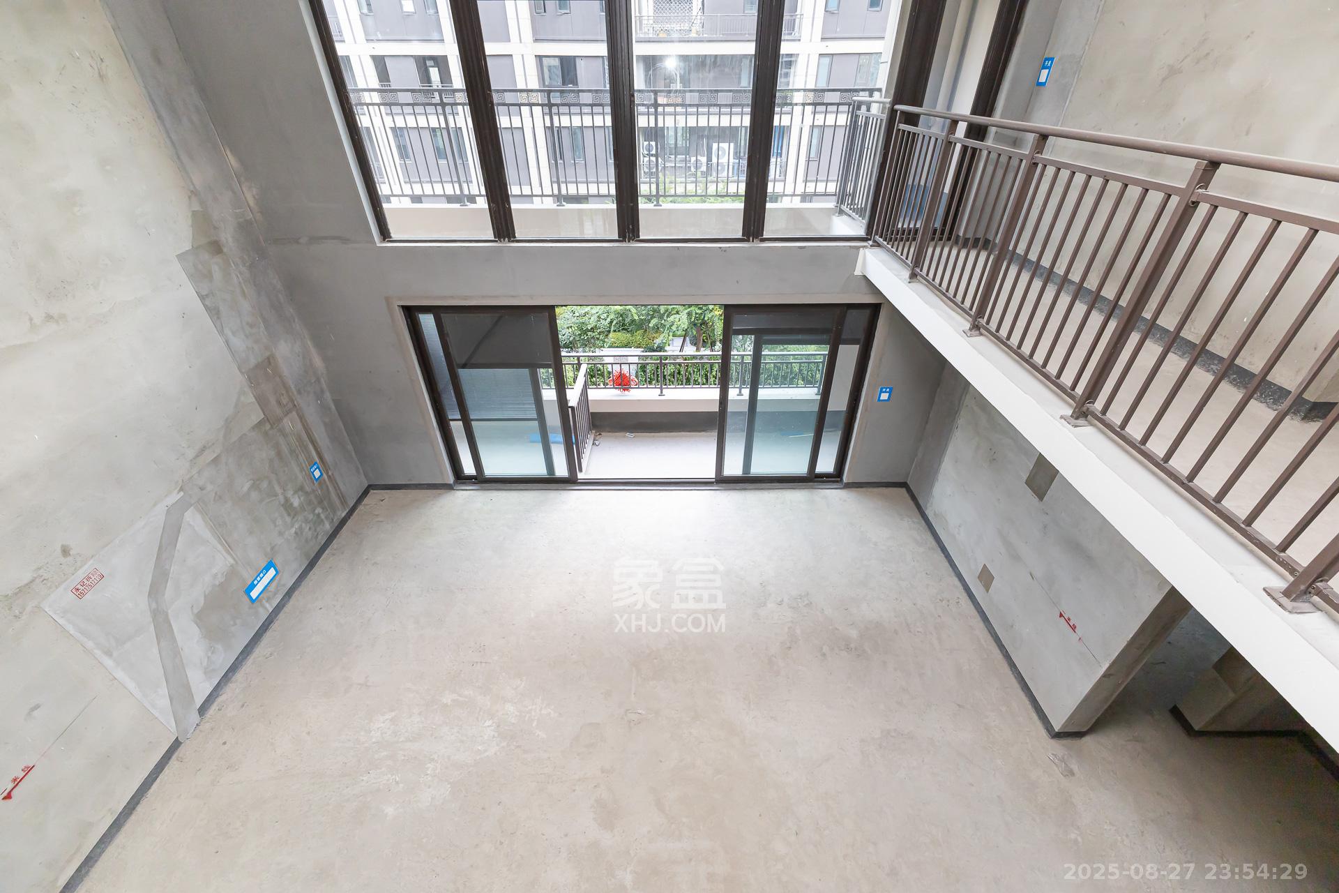 时代建发和著  4室2厅2卫    350.0万 时代建发和著  4室2厅2卫    350.0万客厅