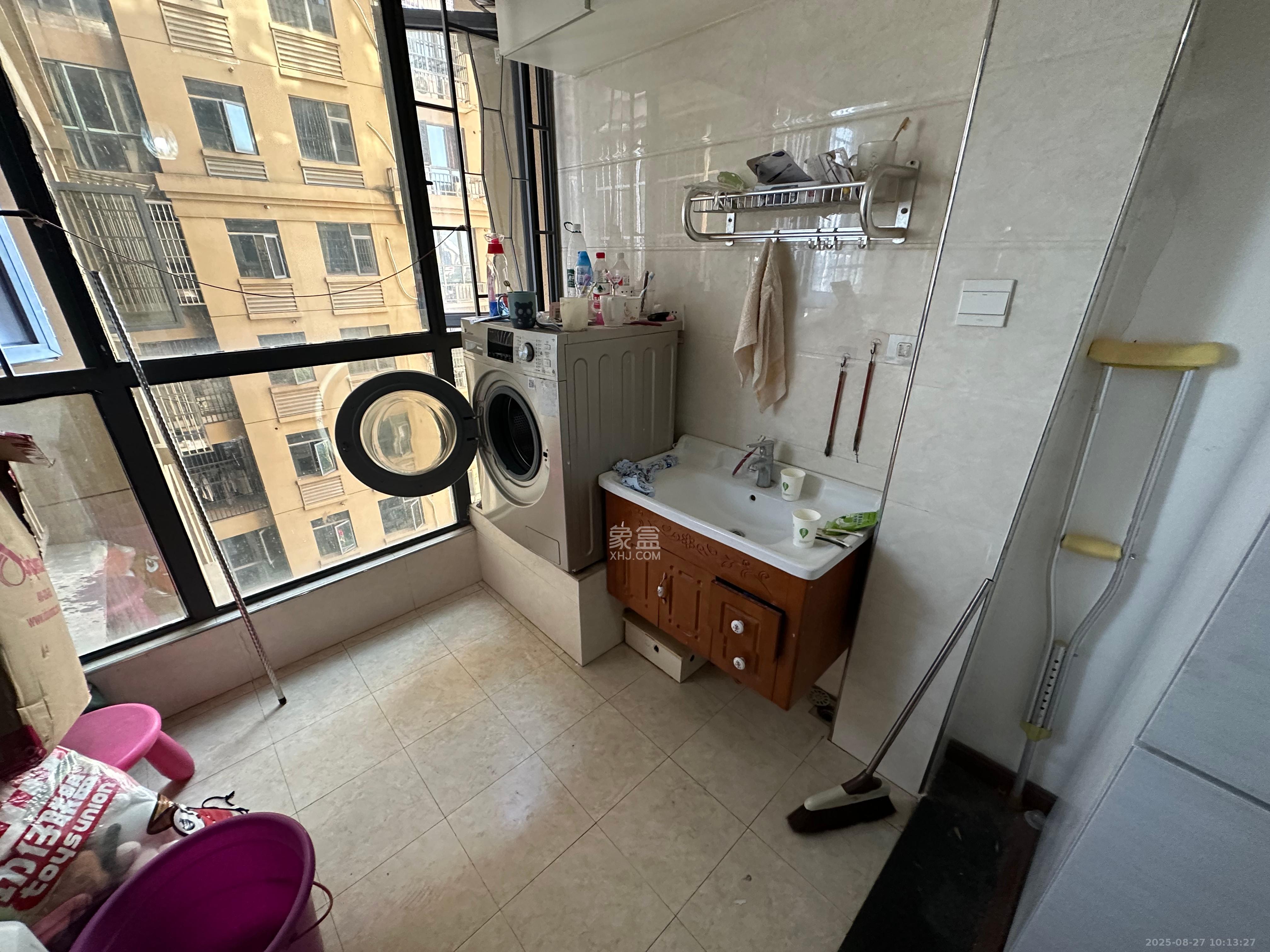 悦湖山 4室1厅1卫 2600.0元/月 悦湖山 4室1厅1卫 2600.0元/月室内图