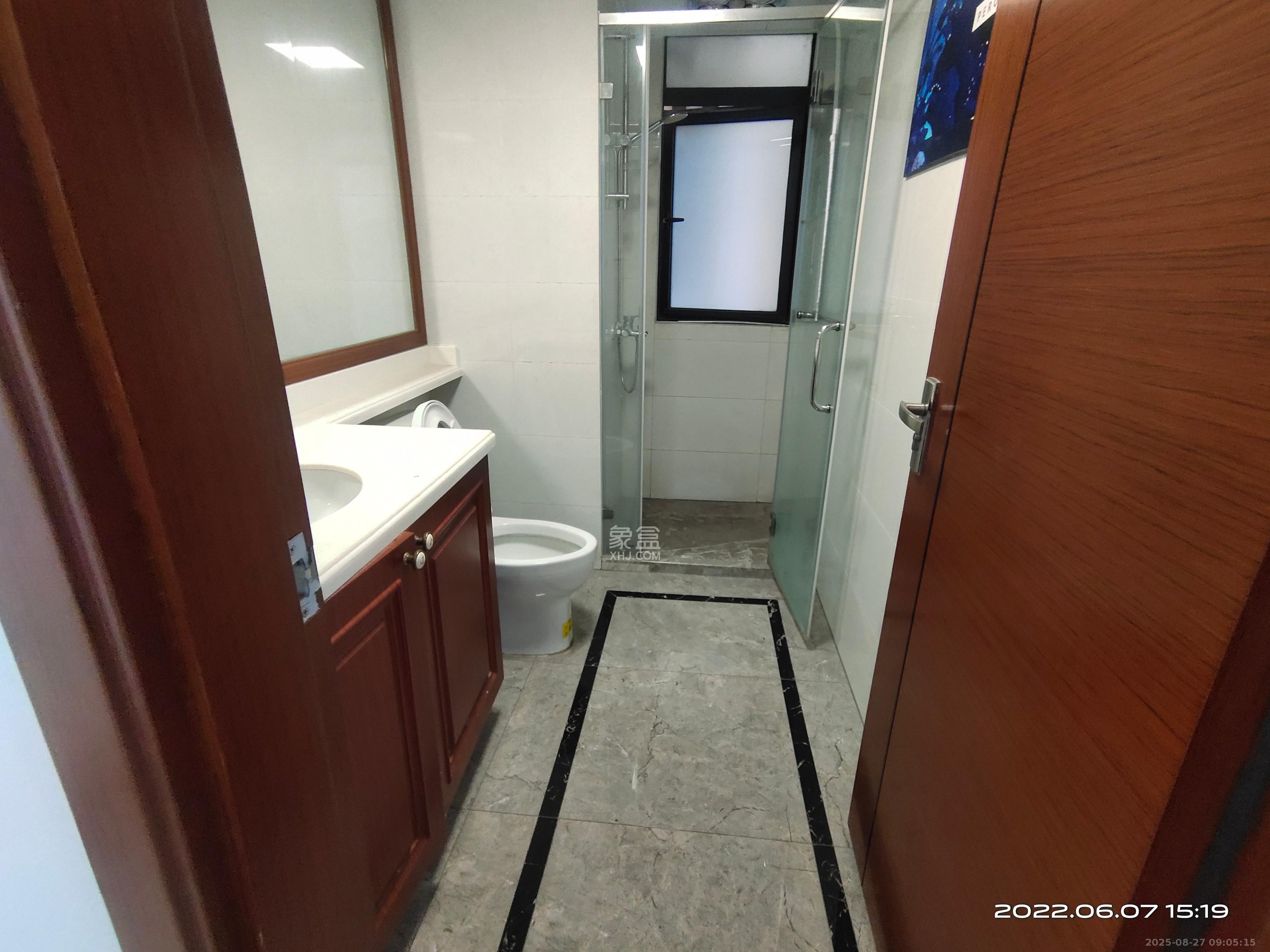 中海国际五期  3室2厅2卫    2200.0元/月室内图