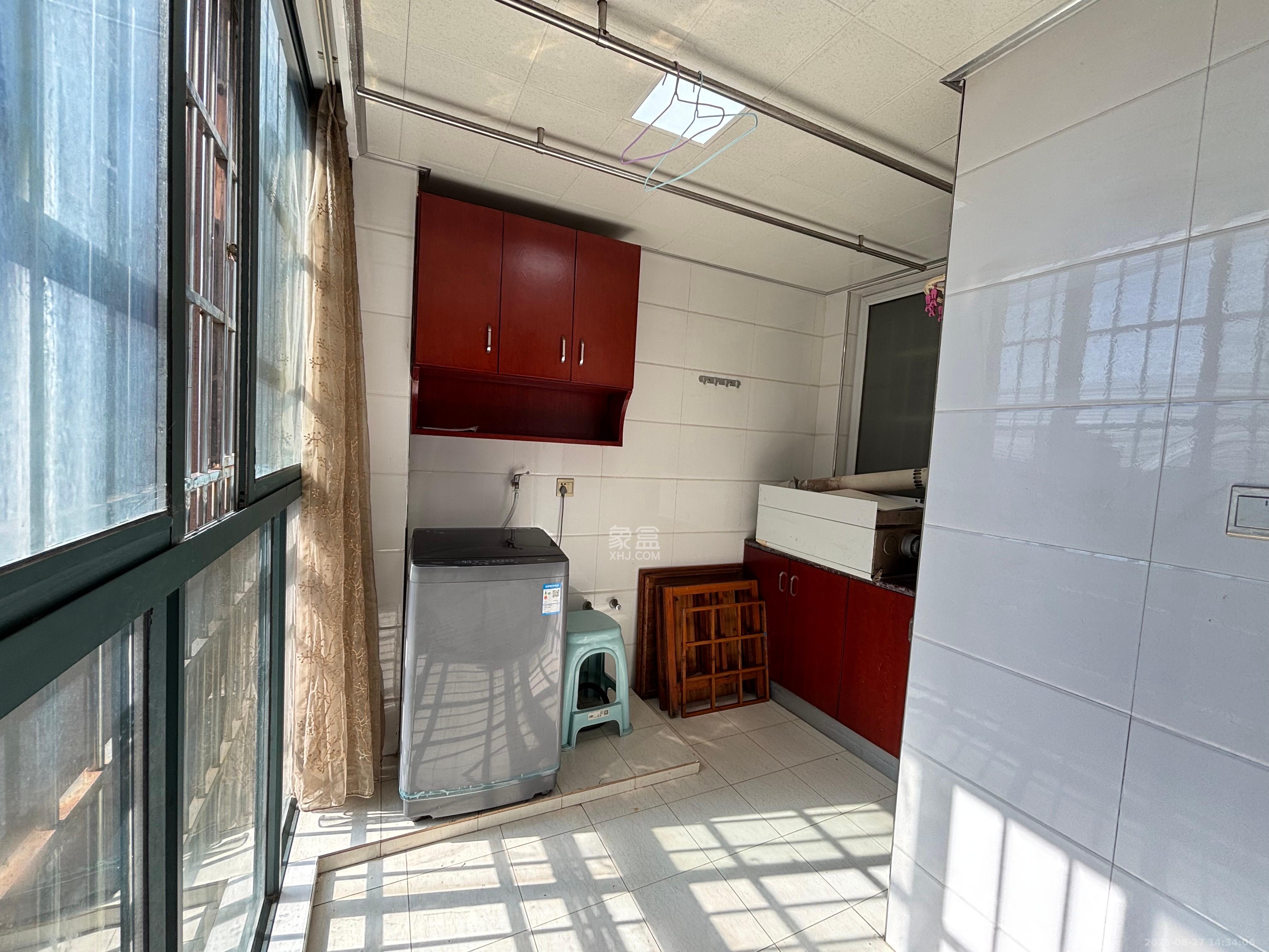 筑梦佳园 4室2厅2卫 2300.0元/月 筑梦佳园 4室2厅2卫 2300.0元/月室内图