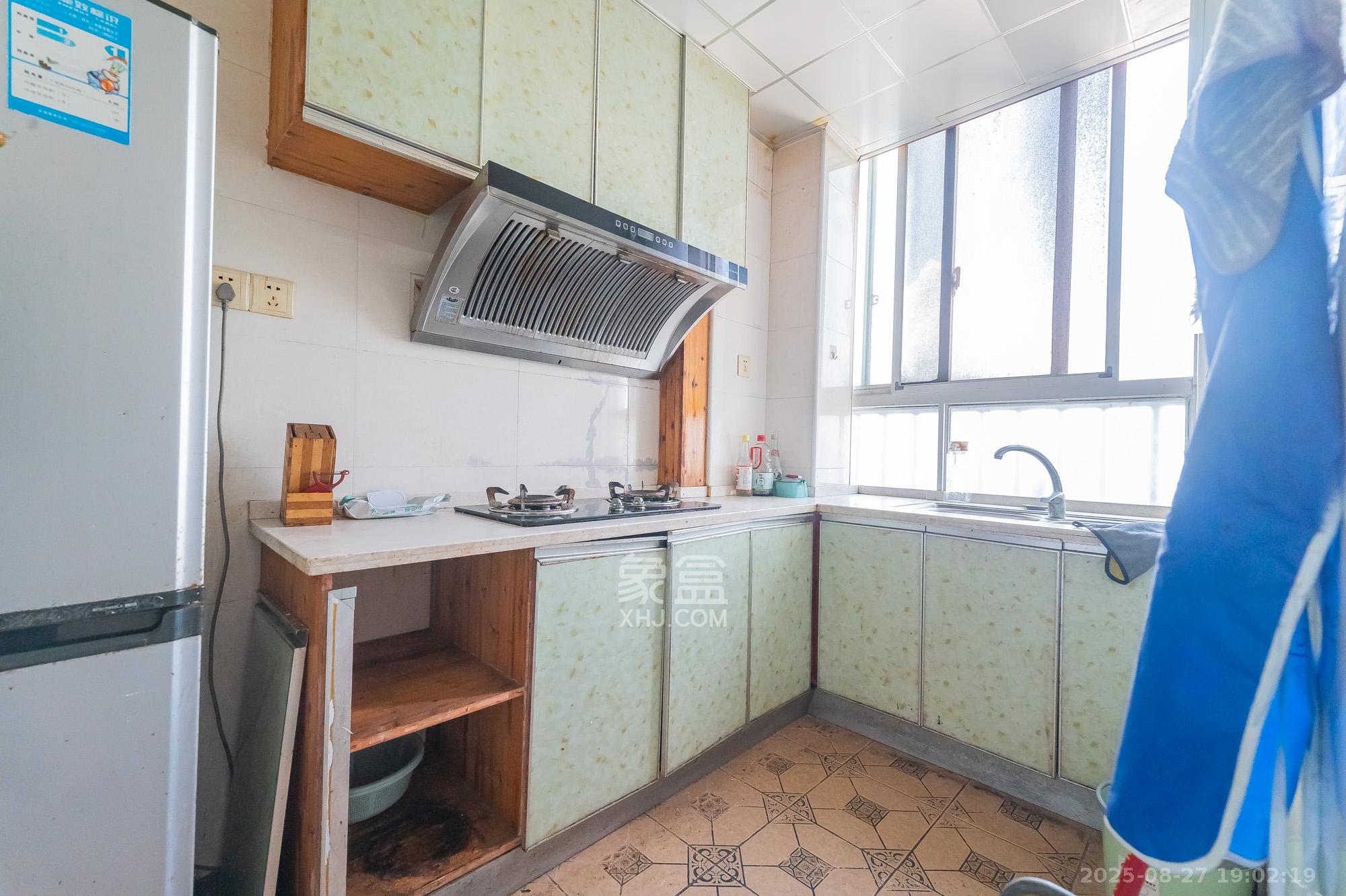 开源鑫景  4室2厅2卫    98.0万 开源鑫景  4室2厅2卫    98.0万厨房