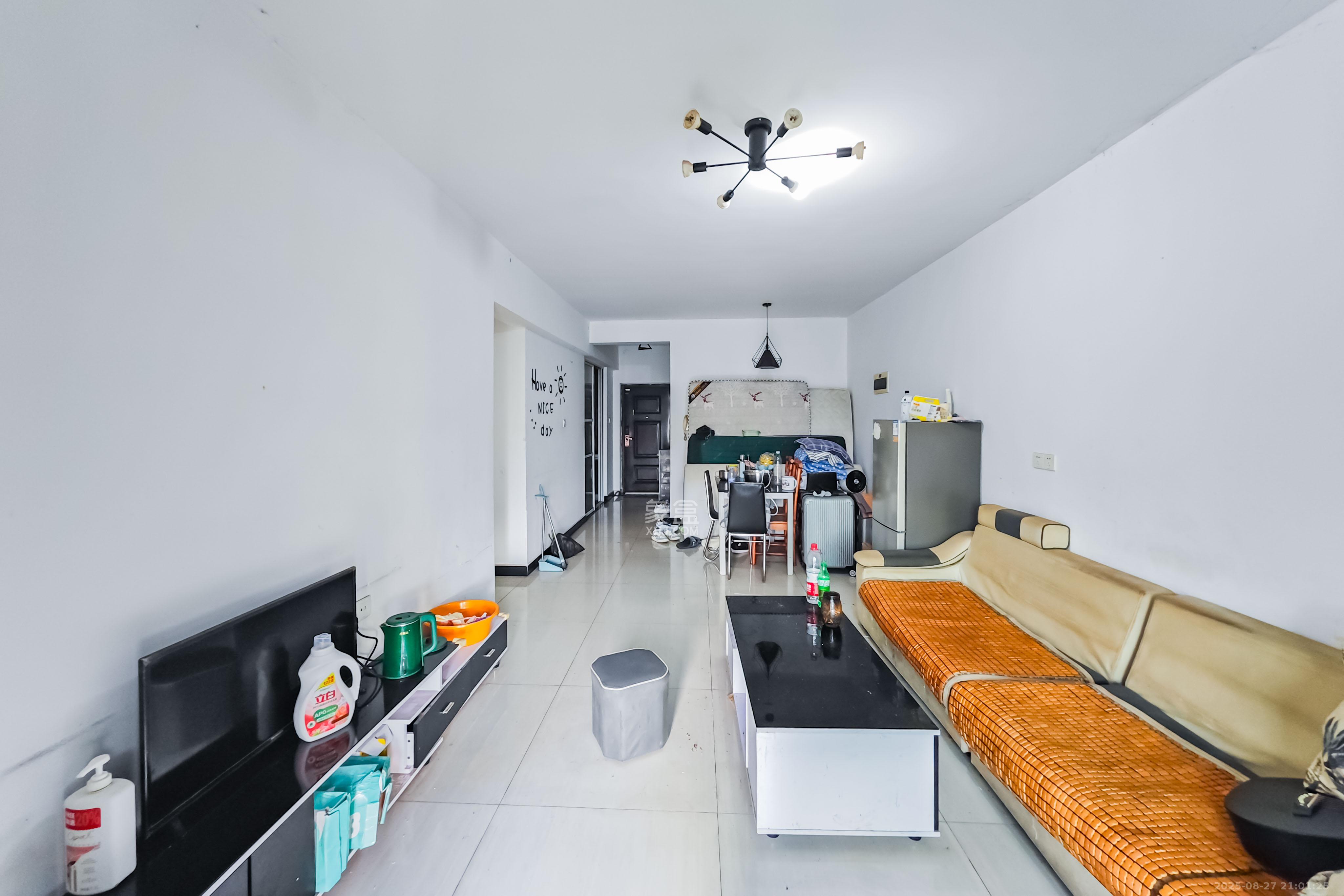 叠彩兰亭  3室2厅2卫    90.0万客厅