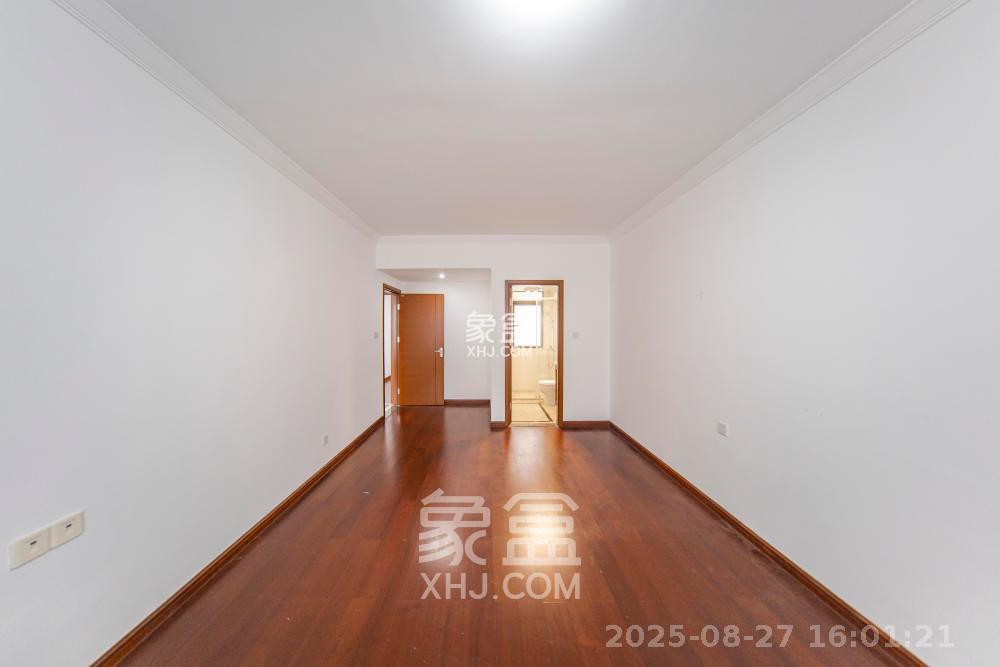 中海国际五期  3室2厅2卫    2100.0元/月 中海国际五期  3室2厅2卫    2100.0元/月室内图