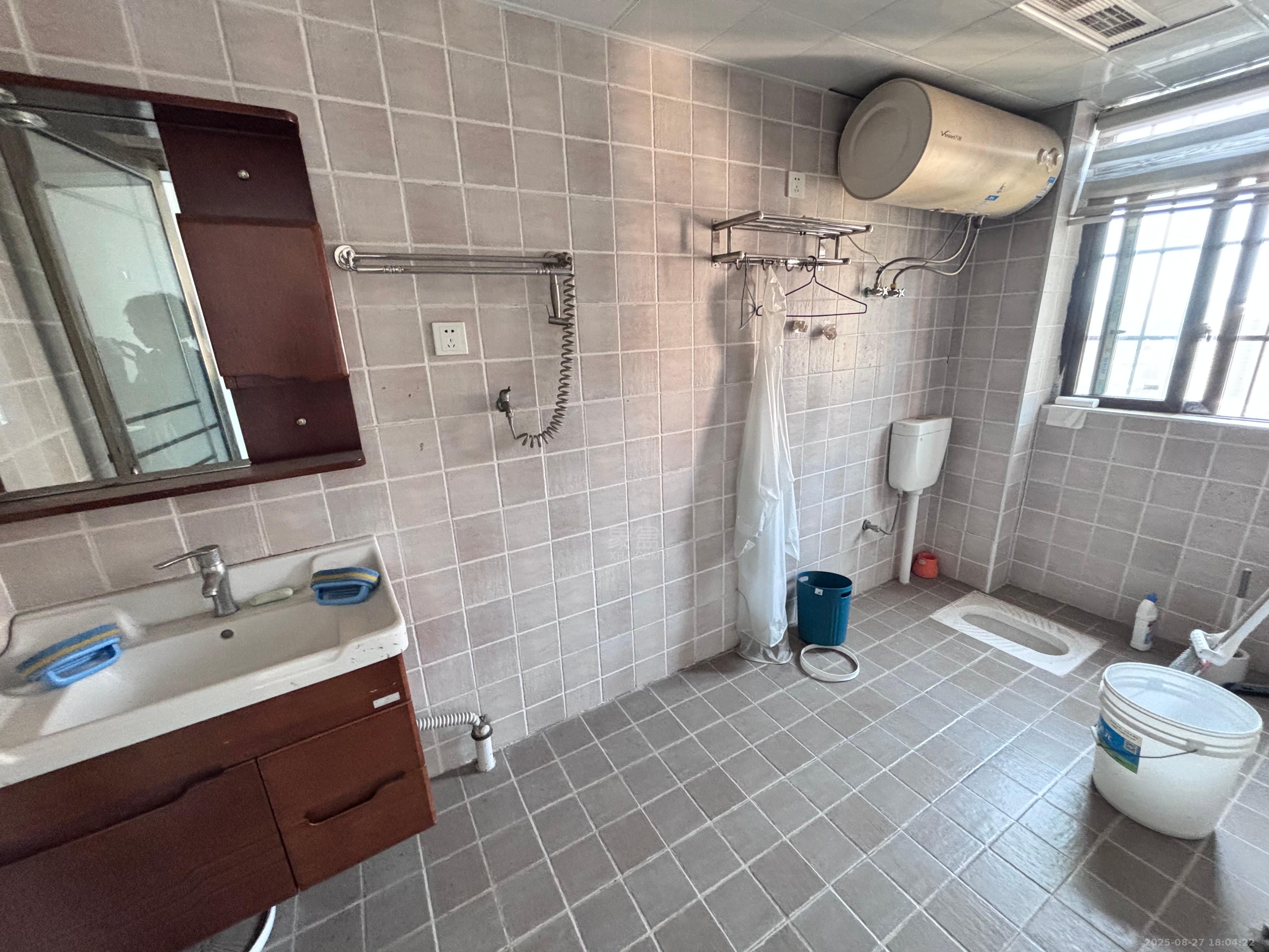 金路小区(杨柳村罗家冲) 4室2厅2卫 1900.0元/月 金路小区(杨柳村罗家冲) 4室2厅2卫 1900.0元/月室内图