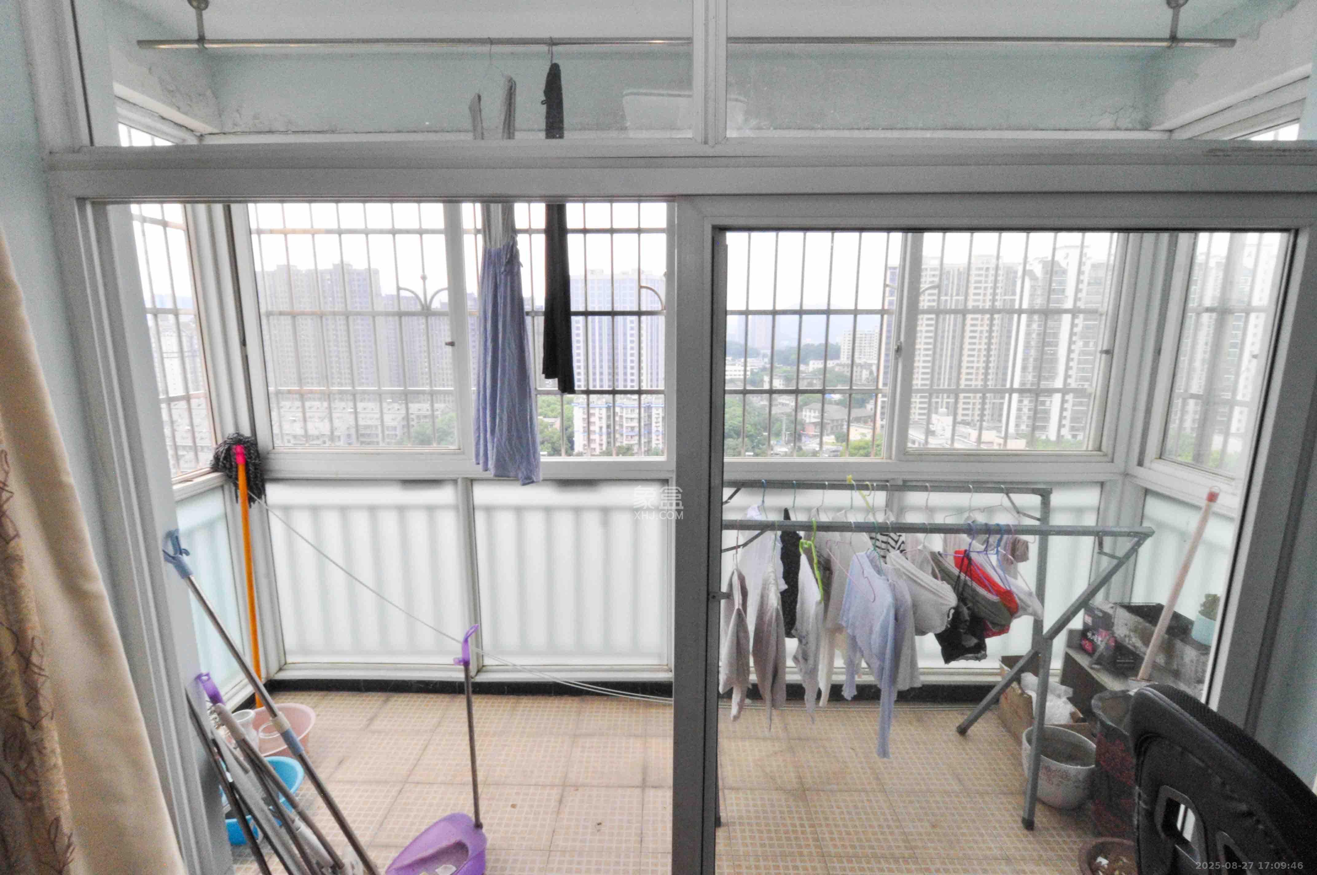 嘉逸名庭  2室2厅1卫    2400.0元/月 嘉逸名庭  2室2厅1卫    2400.0元/月室内图