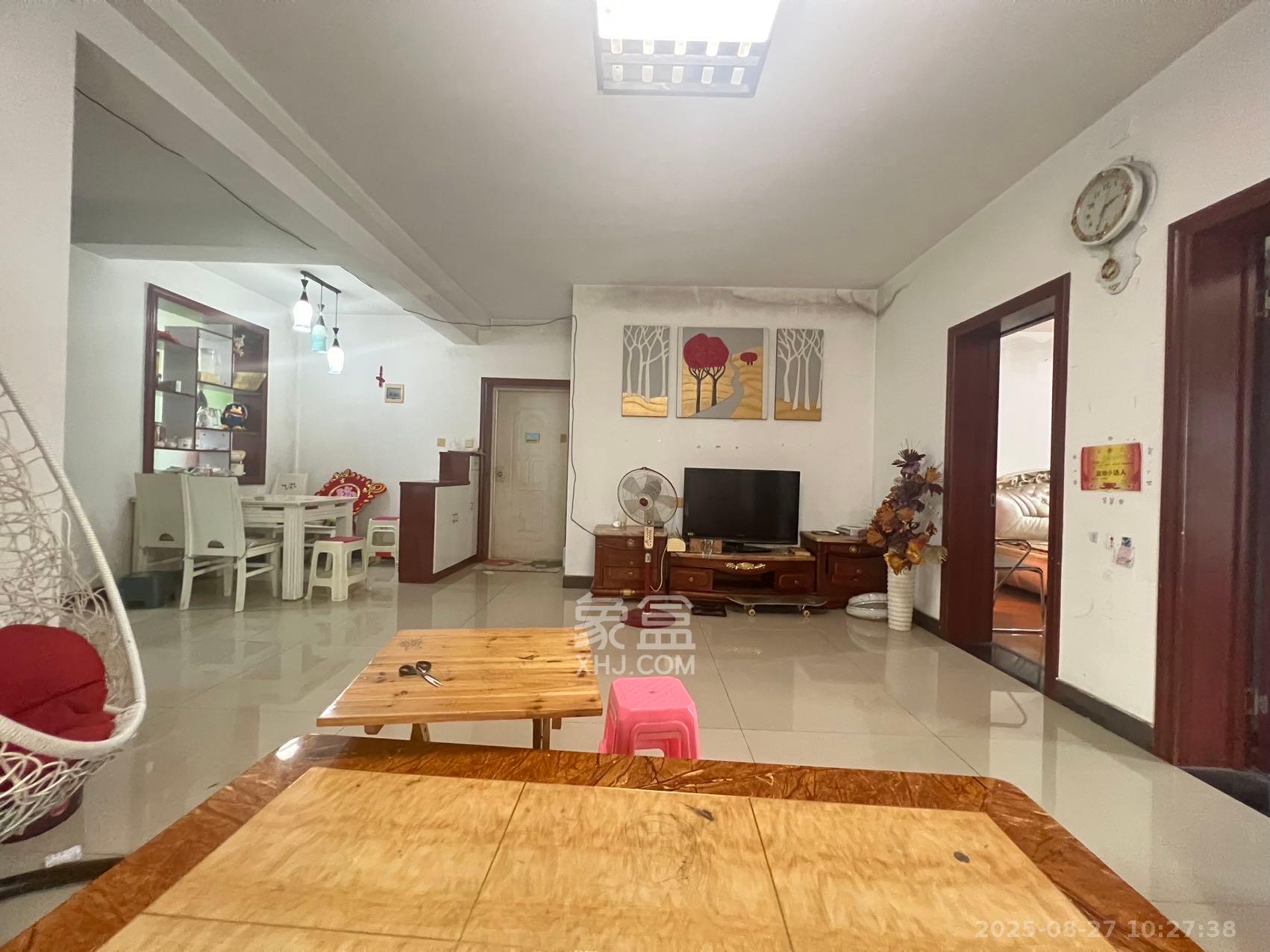 中南汽车世界 3室2厅2卫 1400.0元/月 中南汽车世界 3室2厅2卫 1400.0元/月室内图