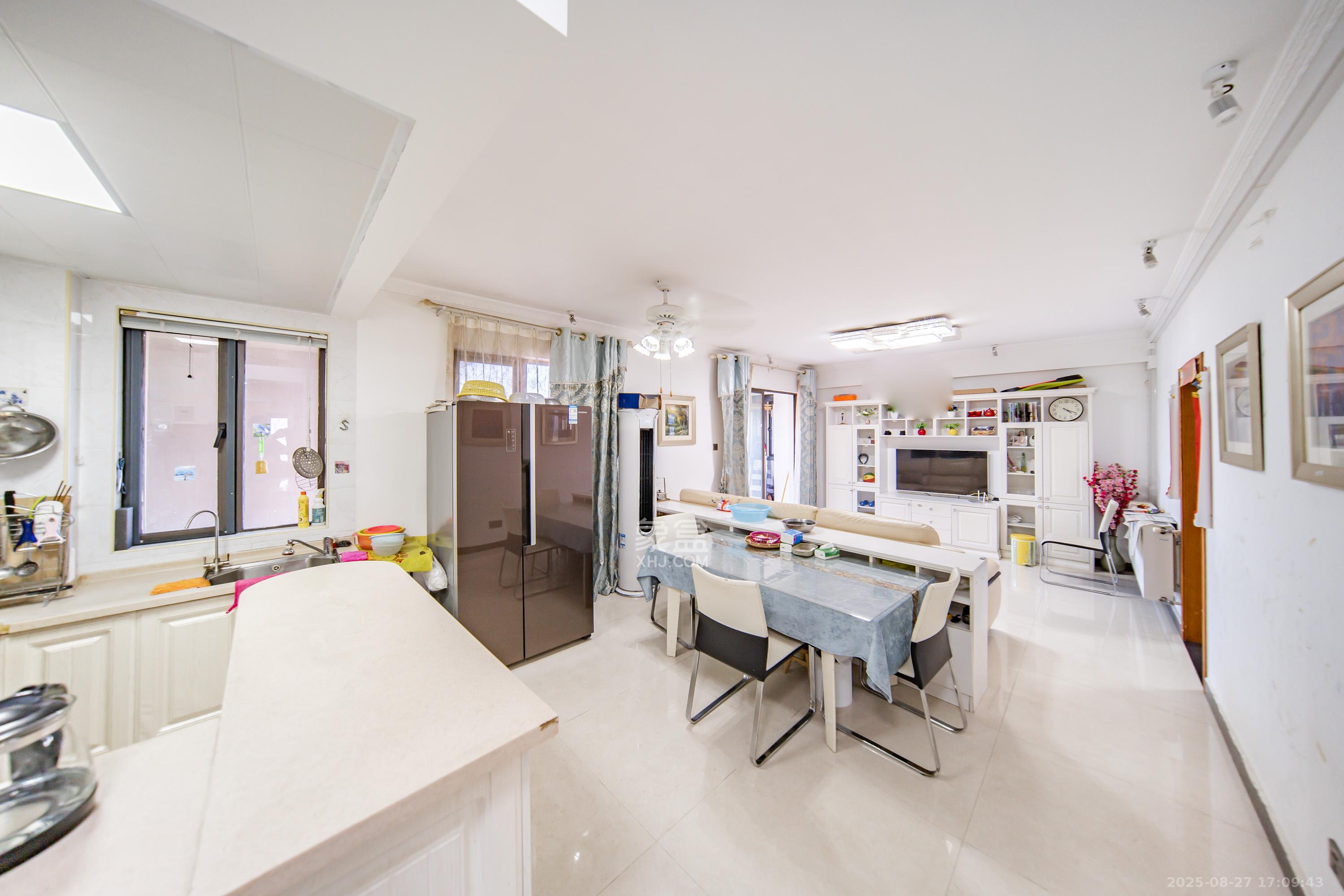 合能洋湖公馆  3室2厅2卫    96.0万 合能洋湖公馆  3室2厅2卫    96.0万客厅