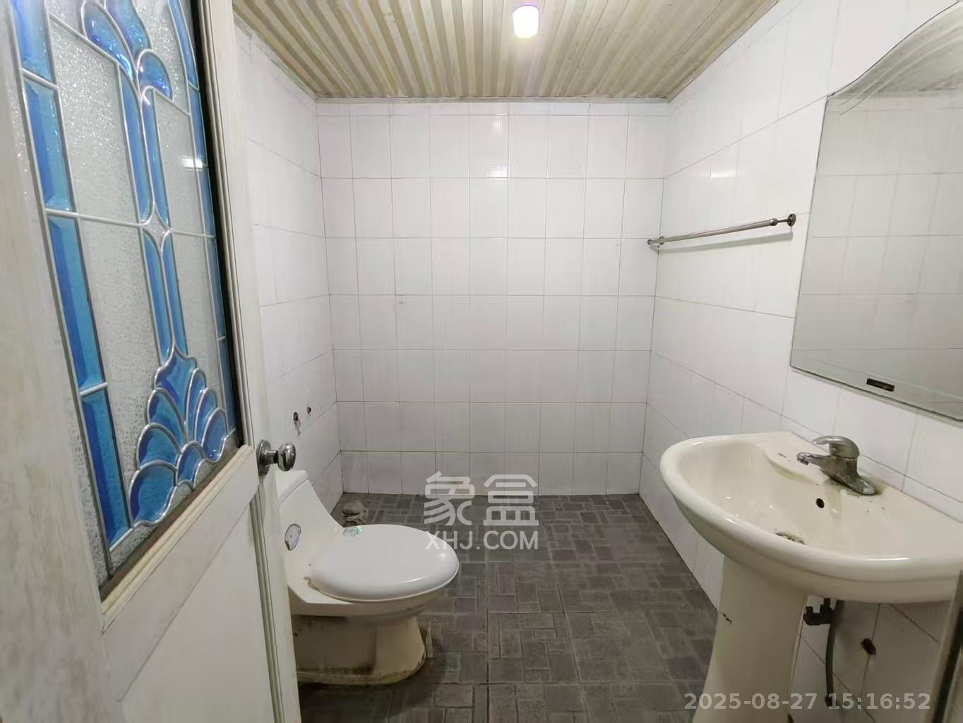 新桥小区  3室2厅2卫    2200.0元/月室内图