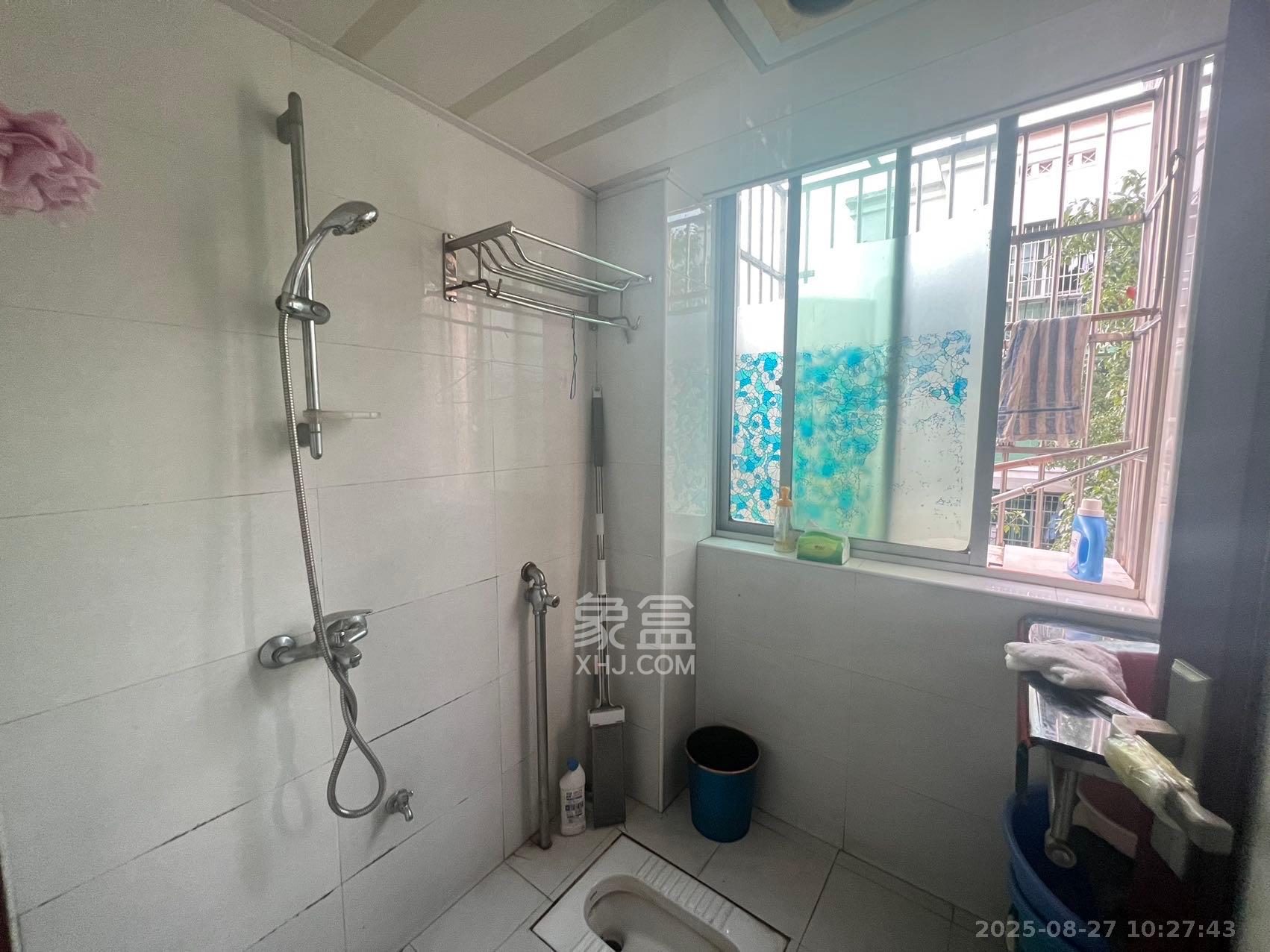 中南汽车世界 3室2厅2卫 1400.0元/月 中南汽车世界 3室2厅2卫 1400.0元/月室内图