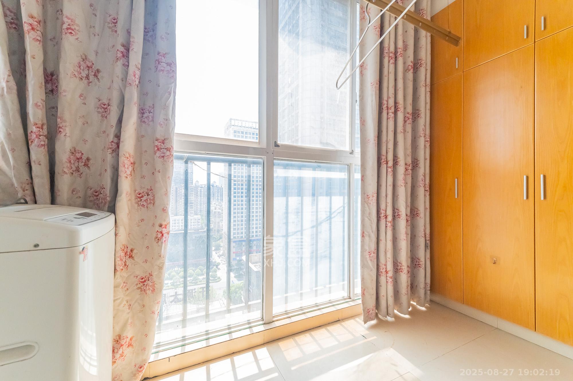 开源鑫景  4室2厅2卫    98.0万 开源鑫景  4室2厅2卫    98.0万阳台