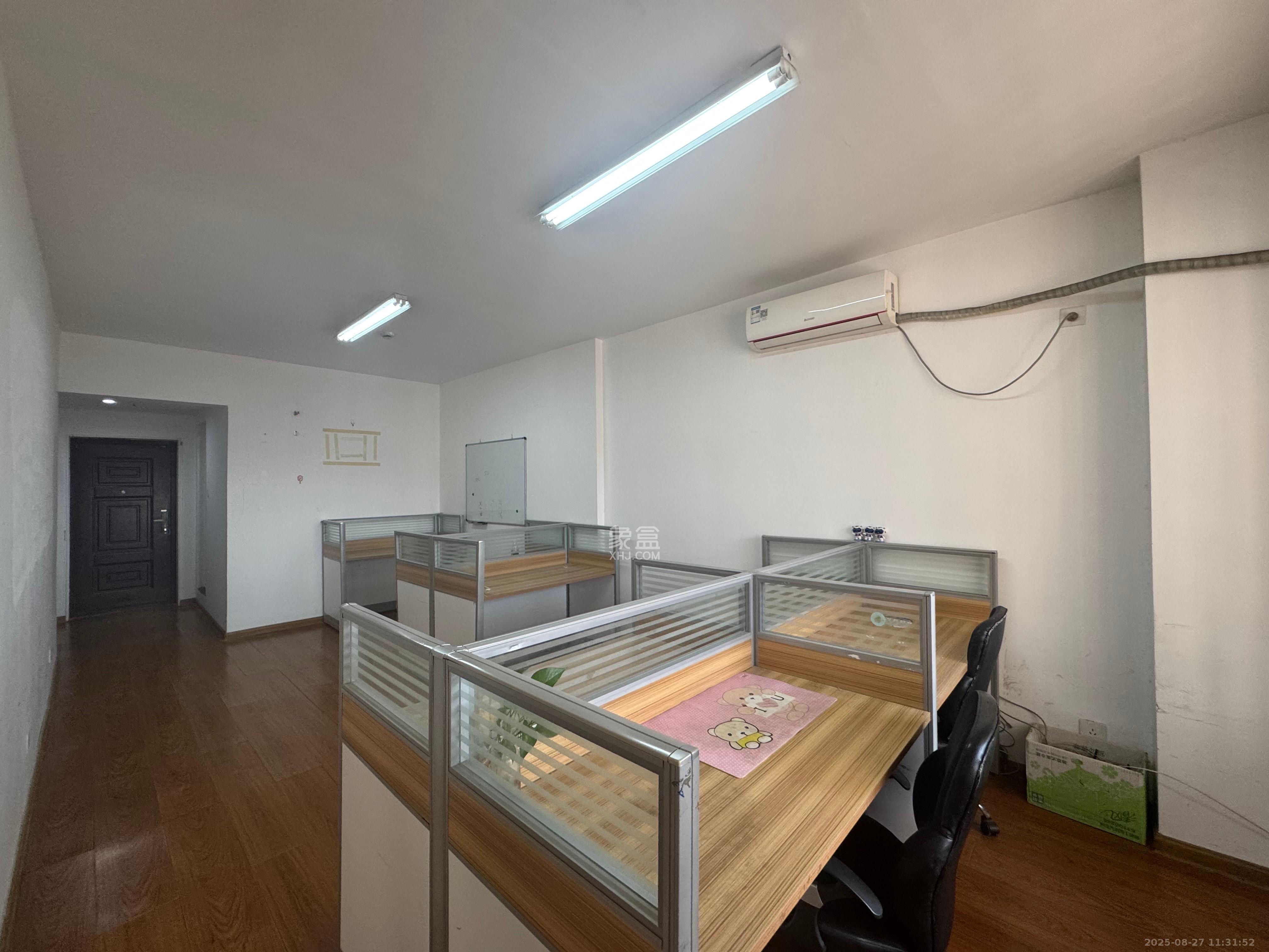 蓝湾国际广场 1室0厅0卫 3600.0元/月 蓝湾国际广场 1室0厅0卫 3600.0元/月室内图