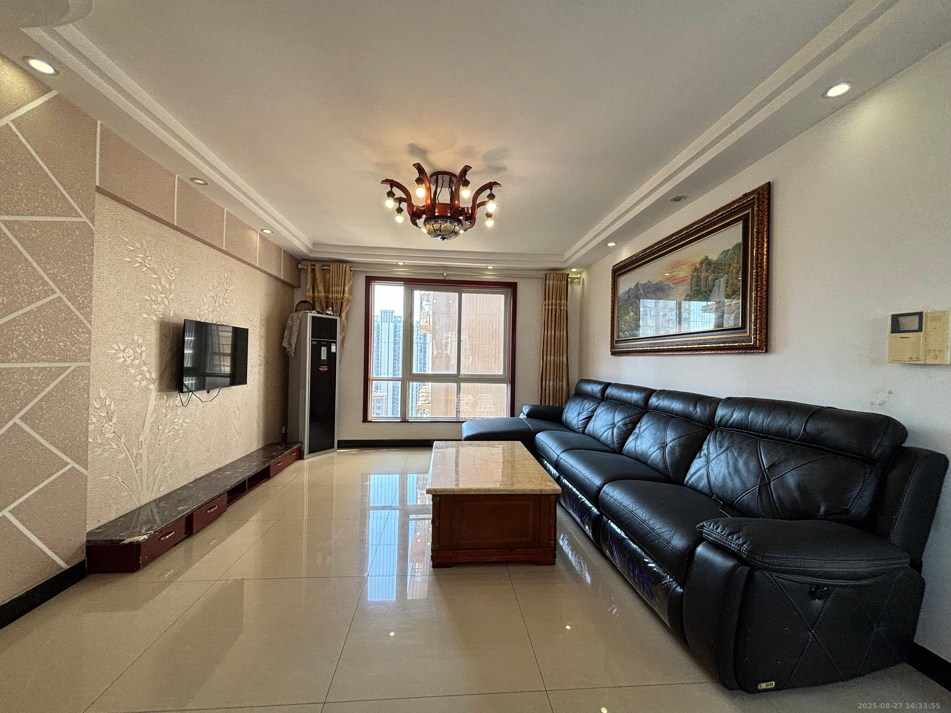 筑梦佳园 4室2厅2卫 2300.0元/月 筑梦佳园 4室2厅2卫 2300.0元/月室内图