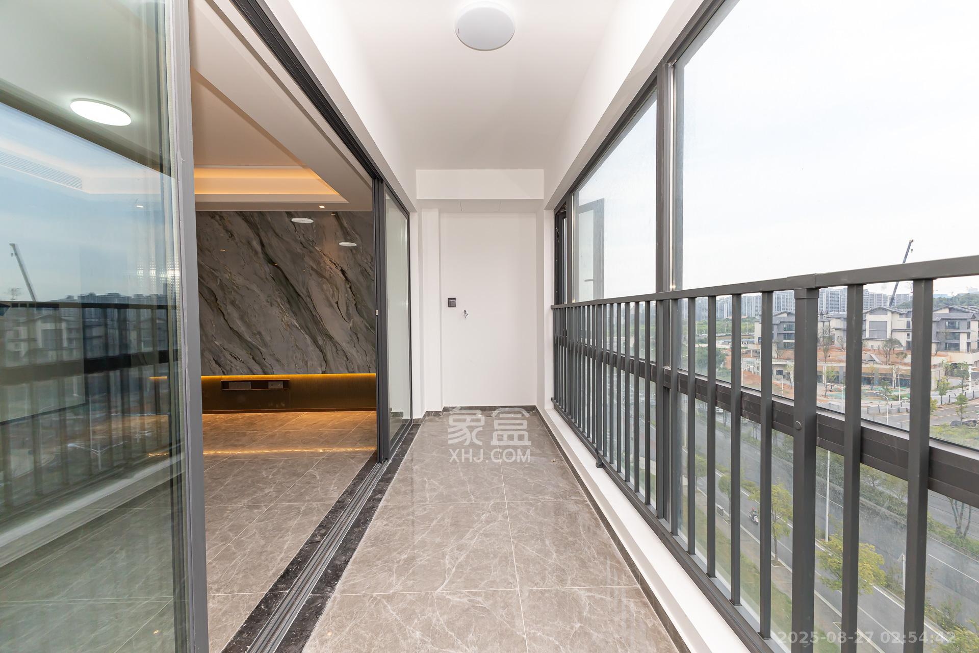 新城观山印  4室2厅2卫    186.0万阳台