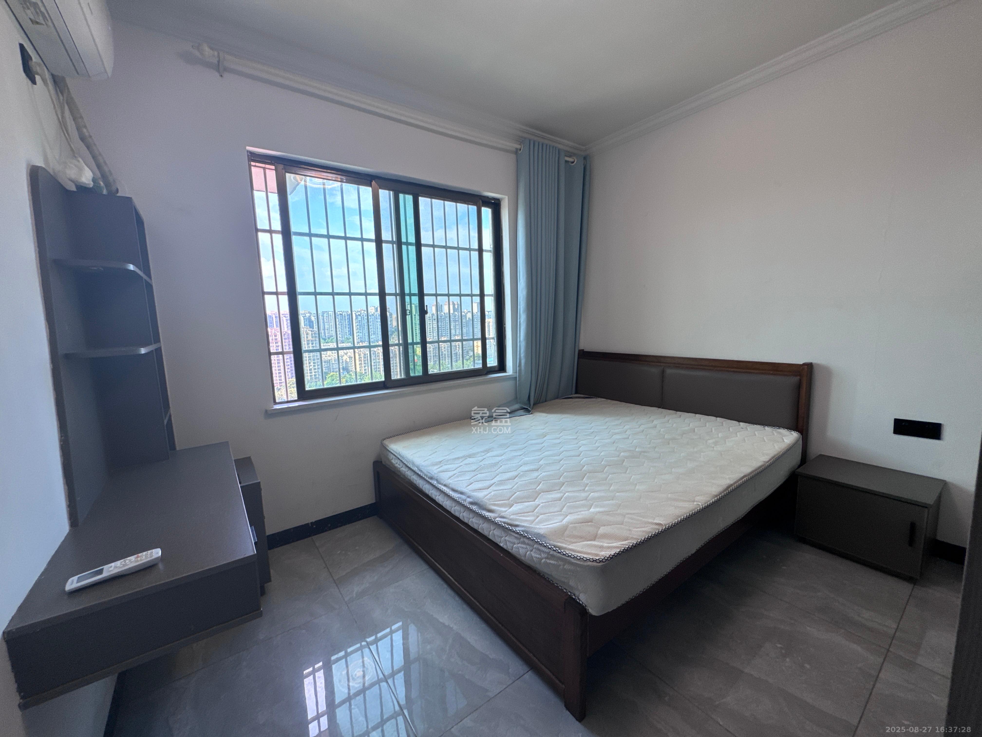 鄱阳佳郡 3室2厅2卫 2300.0元/月 鄱阳佳郡 3室2厅2卫 2300.0元/月室内图